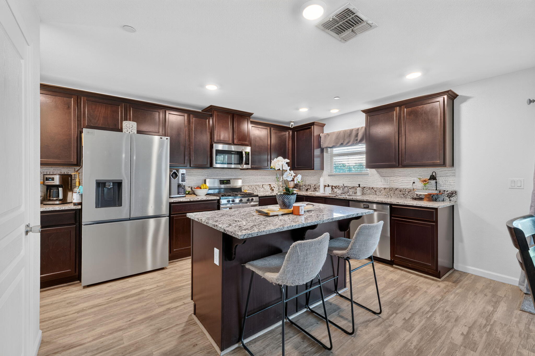2919 N Hermosa Ct, Visalia, CA 93291