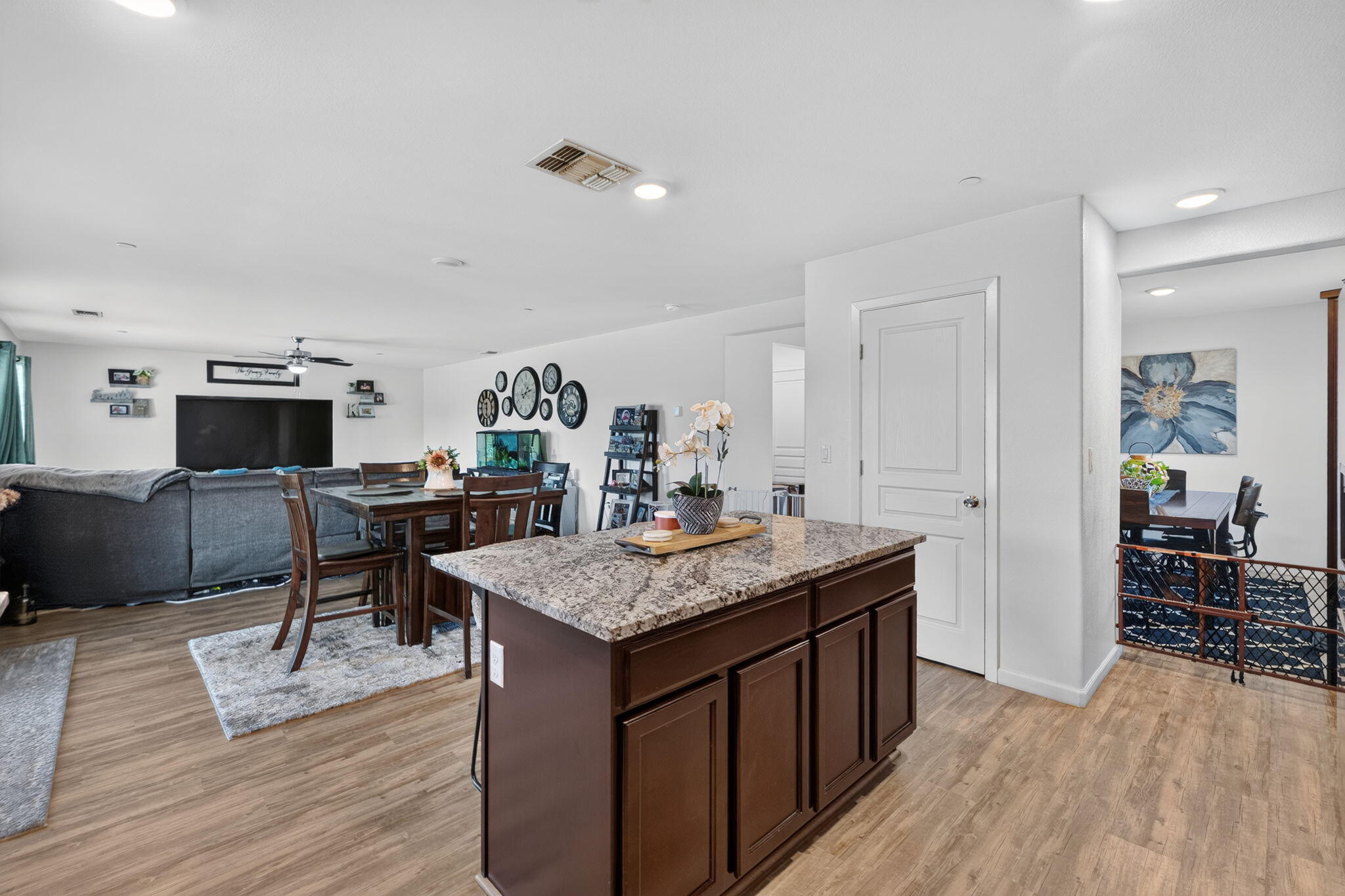 2919 N Hermosa Ct, Visalia, CA 93291
