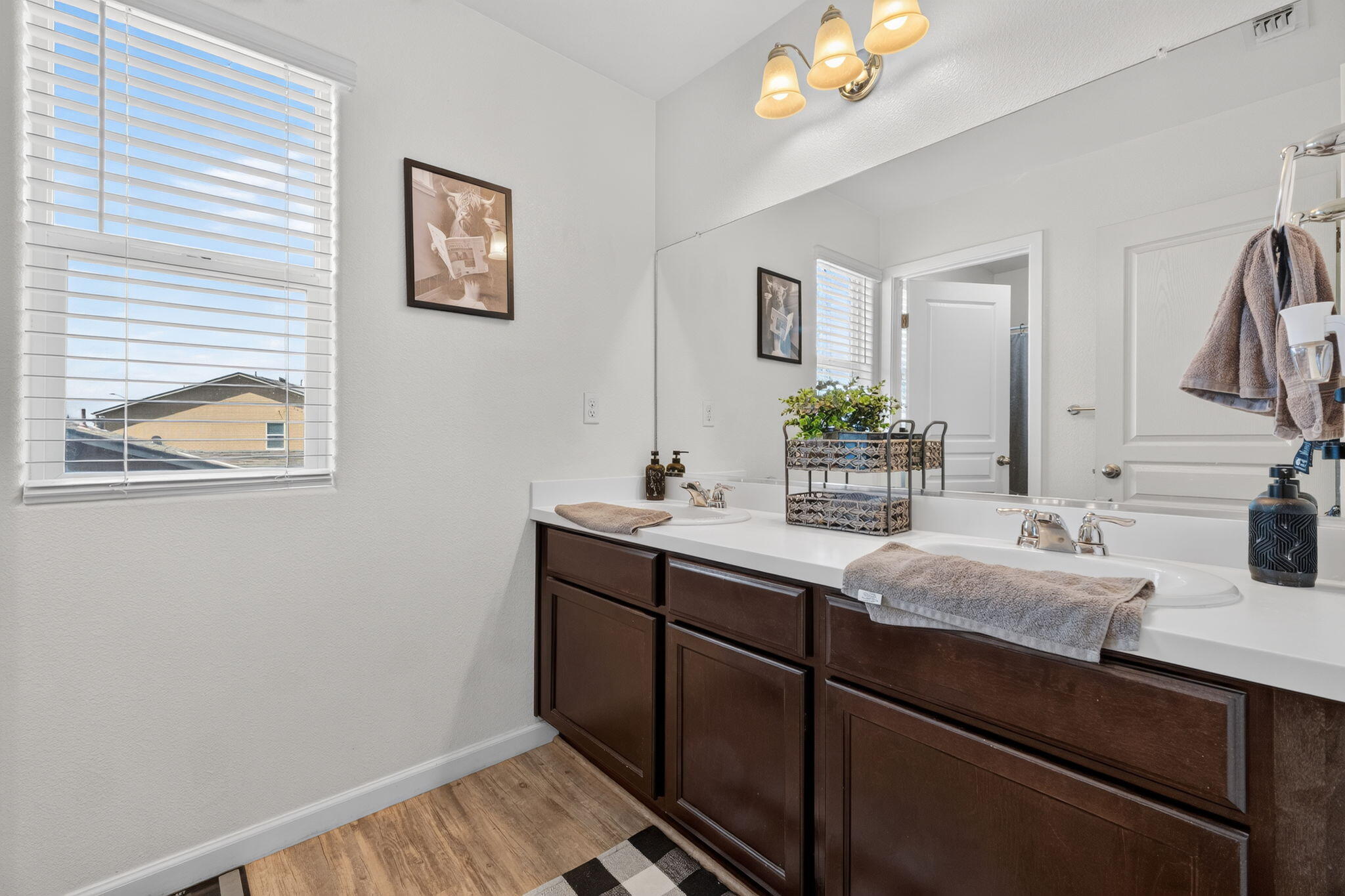 2919 N Hermosa Ct, Visalia, CA 93291