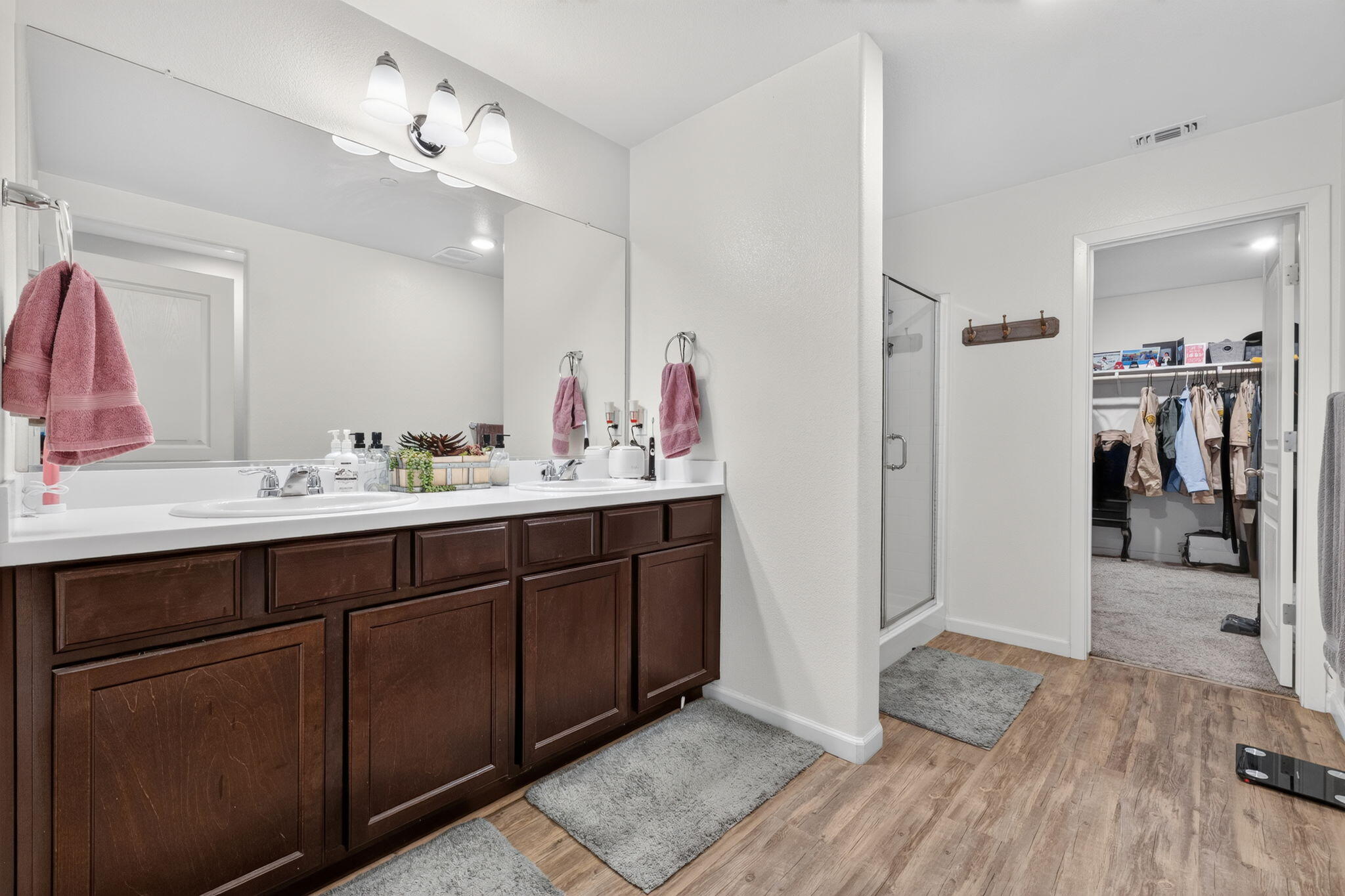 2919 N Hermosa Ct, Visalia, CA 93291
