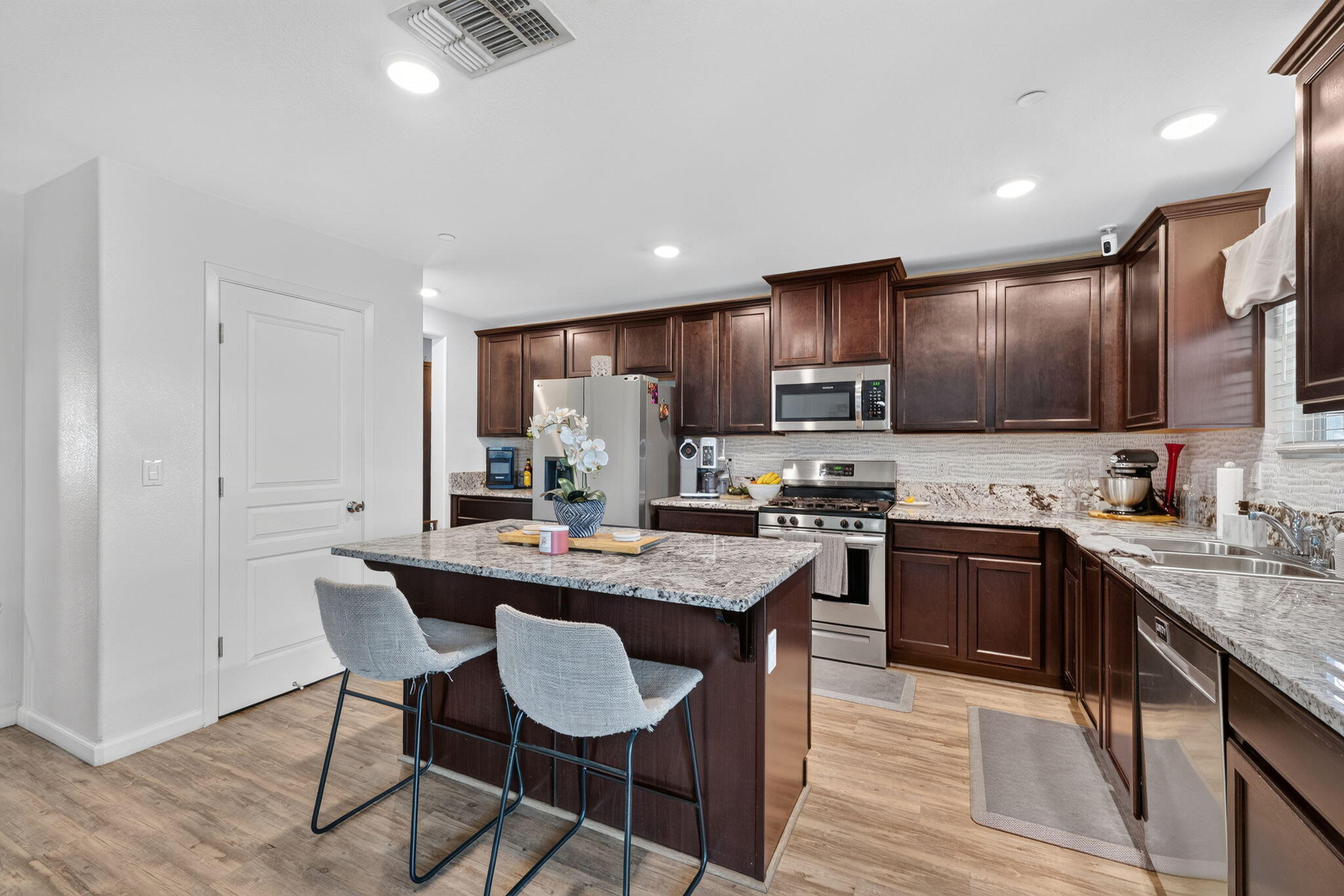 2919 N Hermosa Ct, Visalia, CA 93291