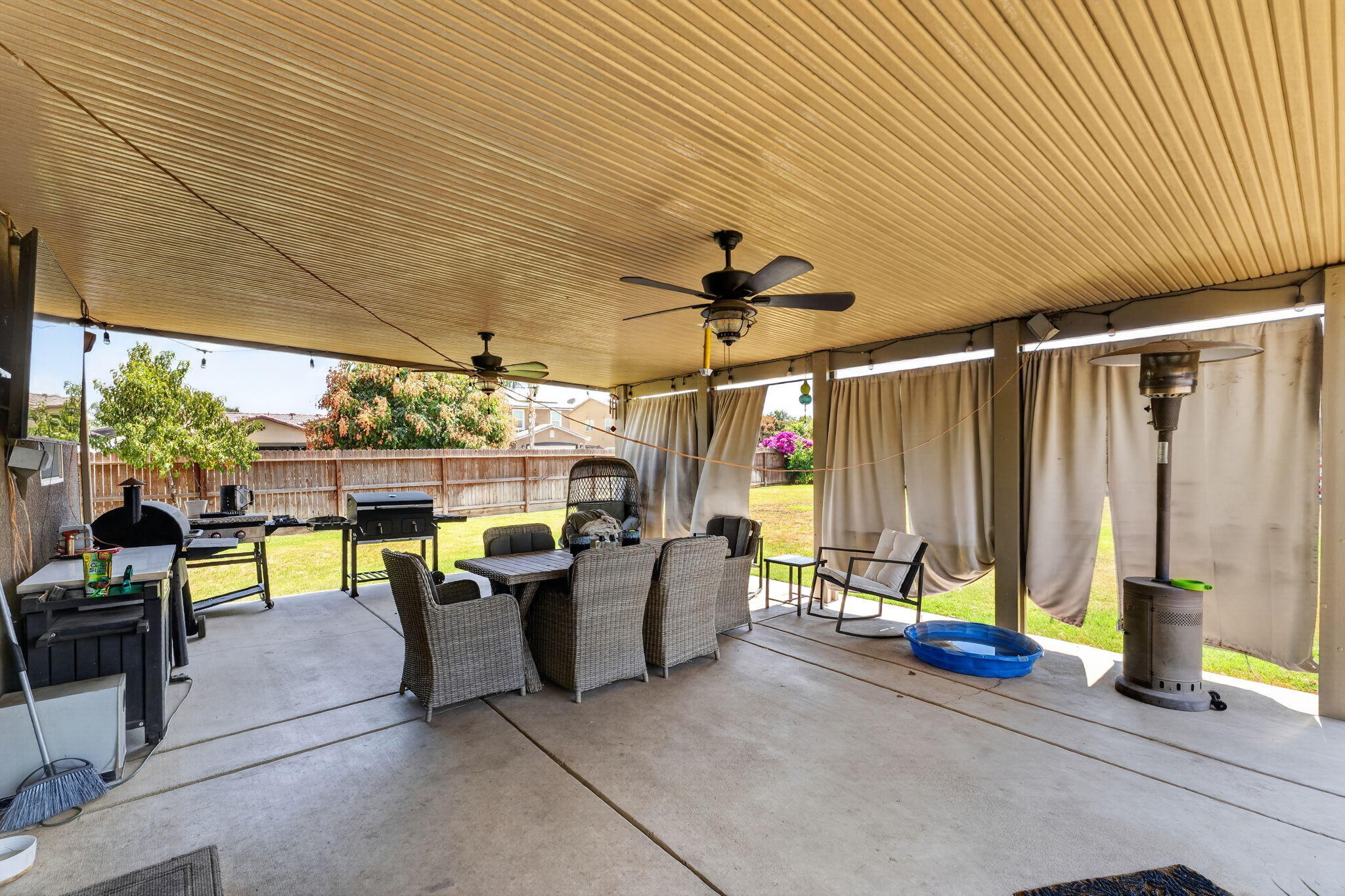2919 N Hermosa Ct, Visalia, CA 93291