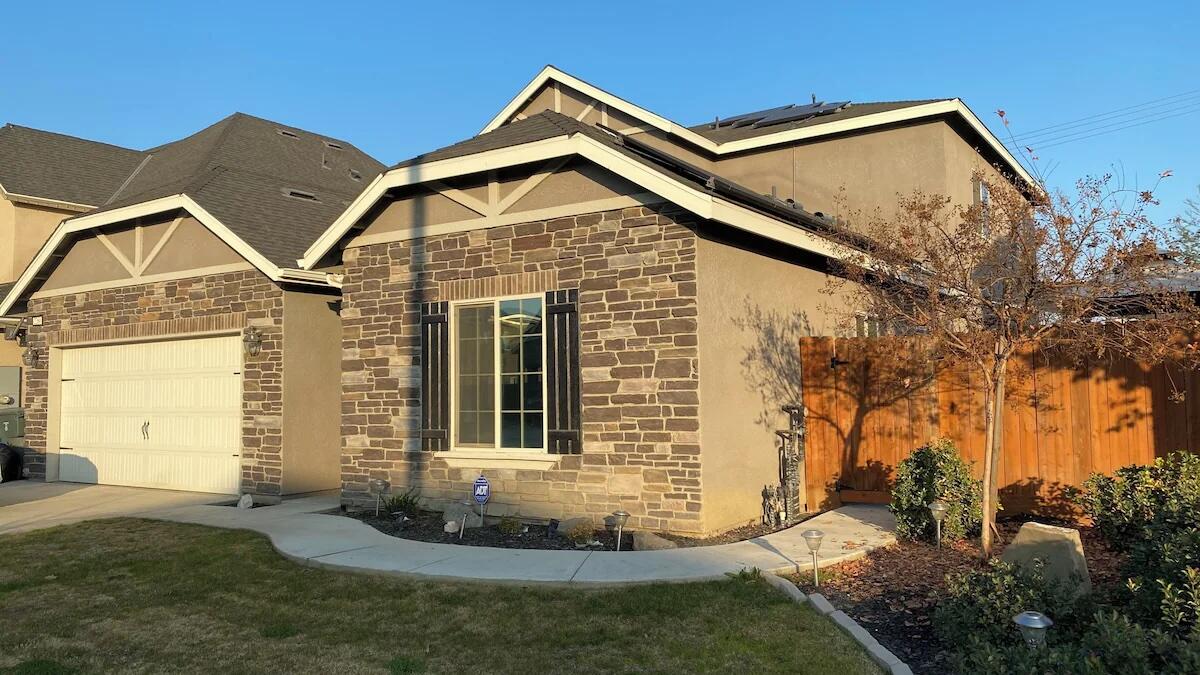 2260 N Shady St, Visalia, CA 93291