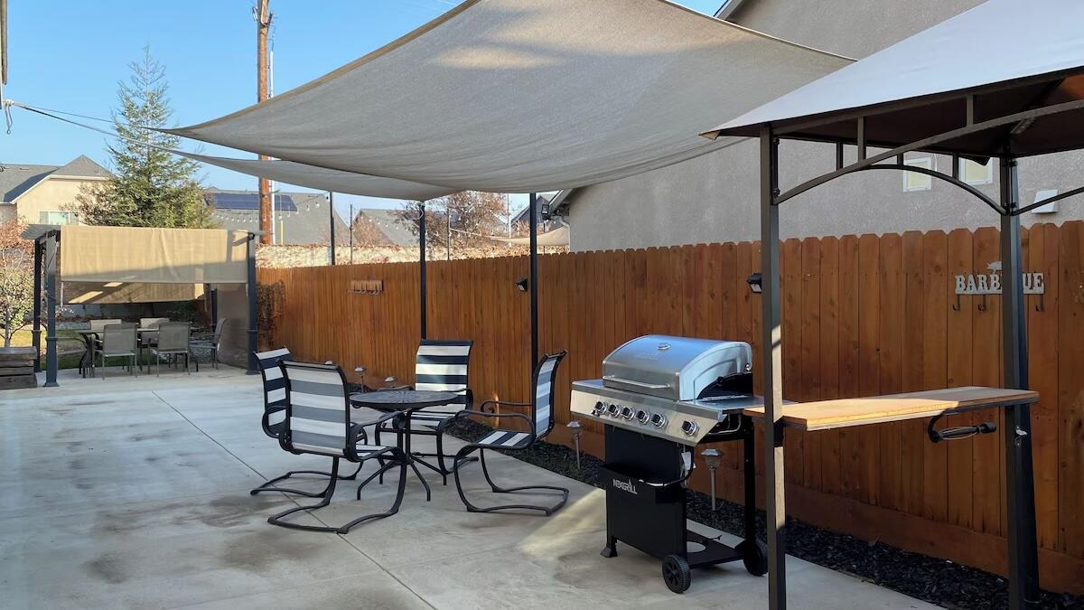 2260 N Shady St, Visalia, CA 93291
