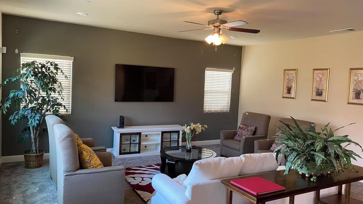 2260 N Shady St, Visalia, CA 93291