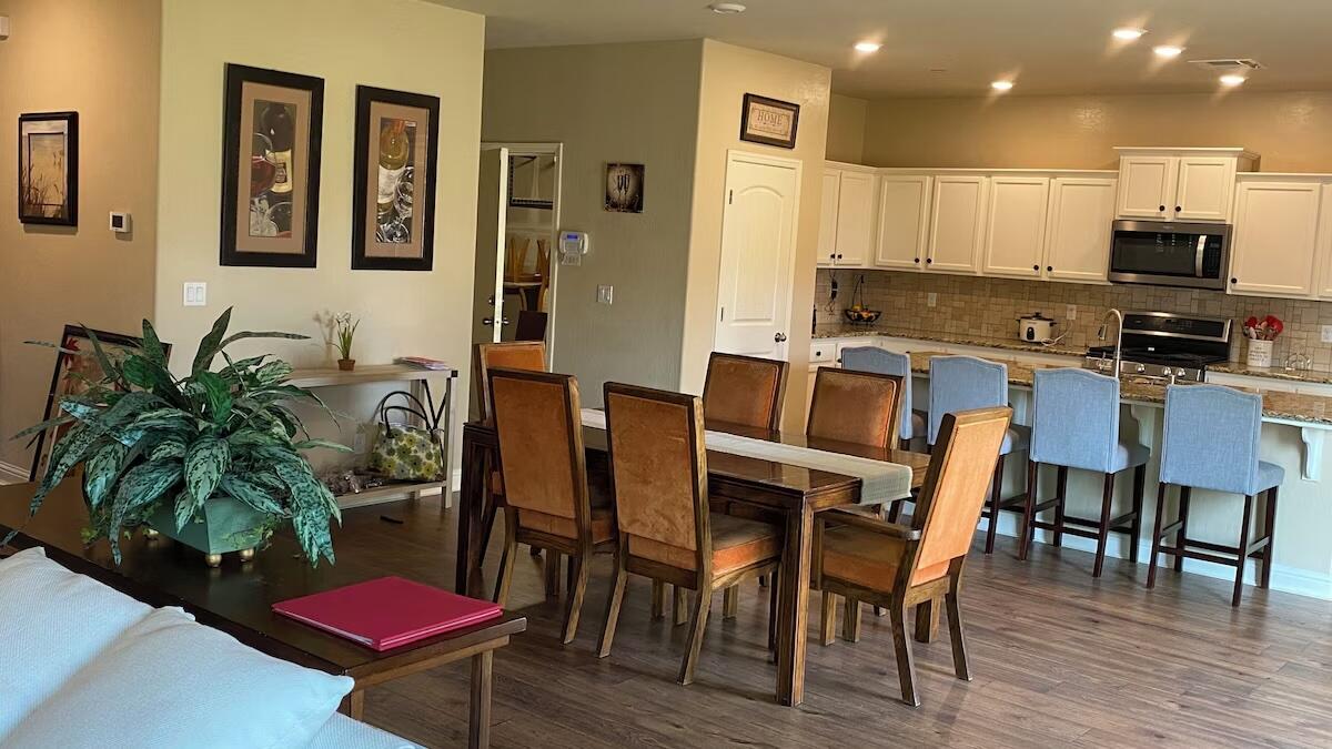 2260 N Shady St, Visalia, CA 93291