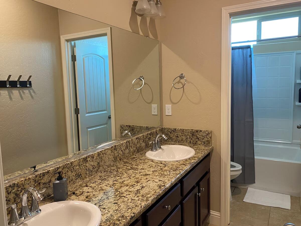 2260 N Shady St, Visalia, CA 93291