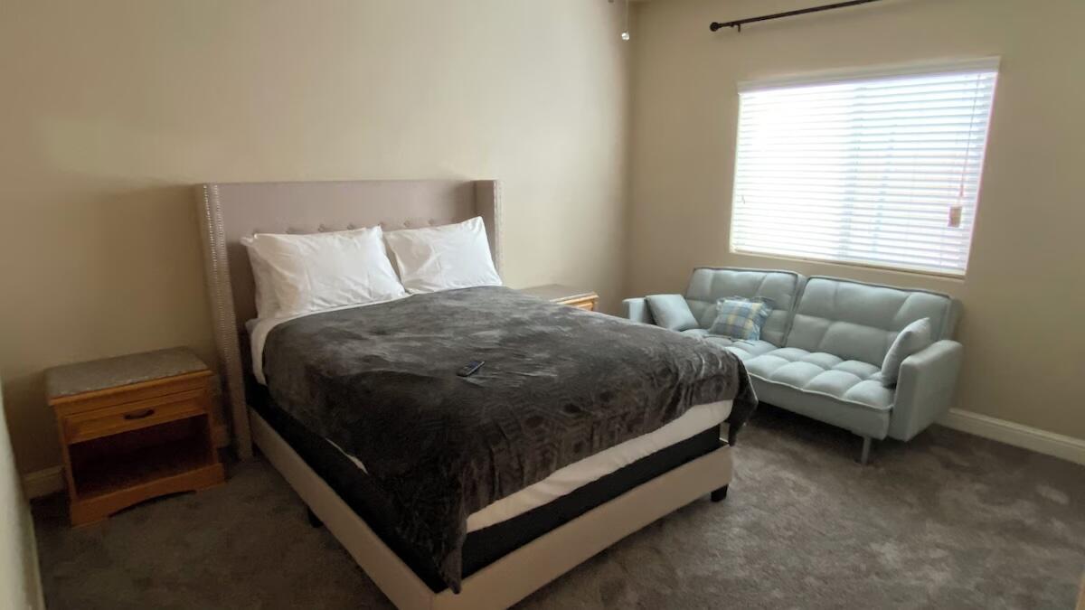 2260 N Shady St, Visalia, CA 93291
