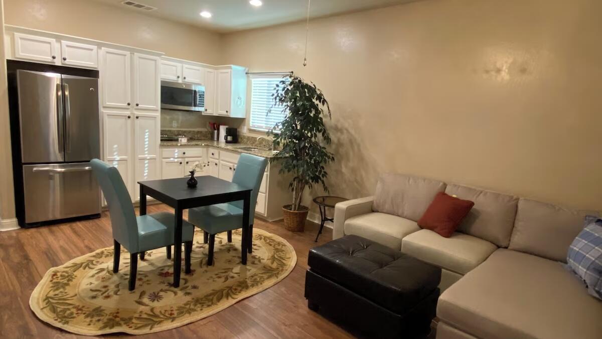 2260 N Shady St, Visalia, CA 93291