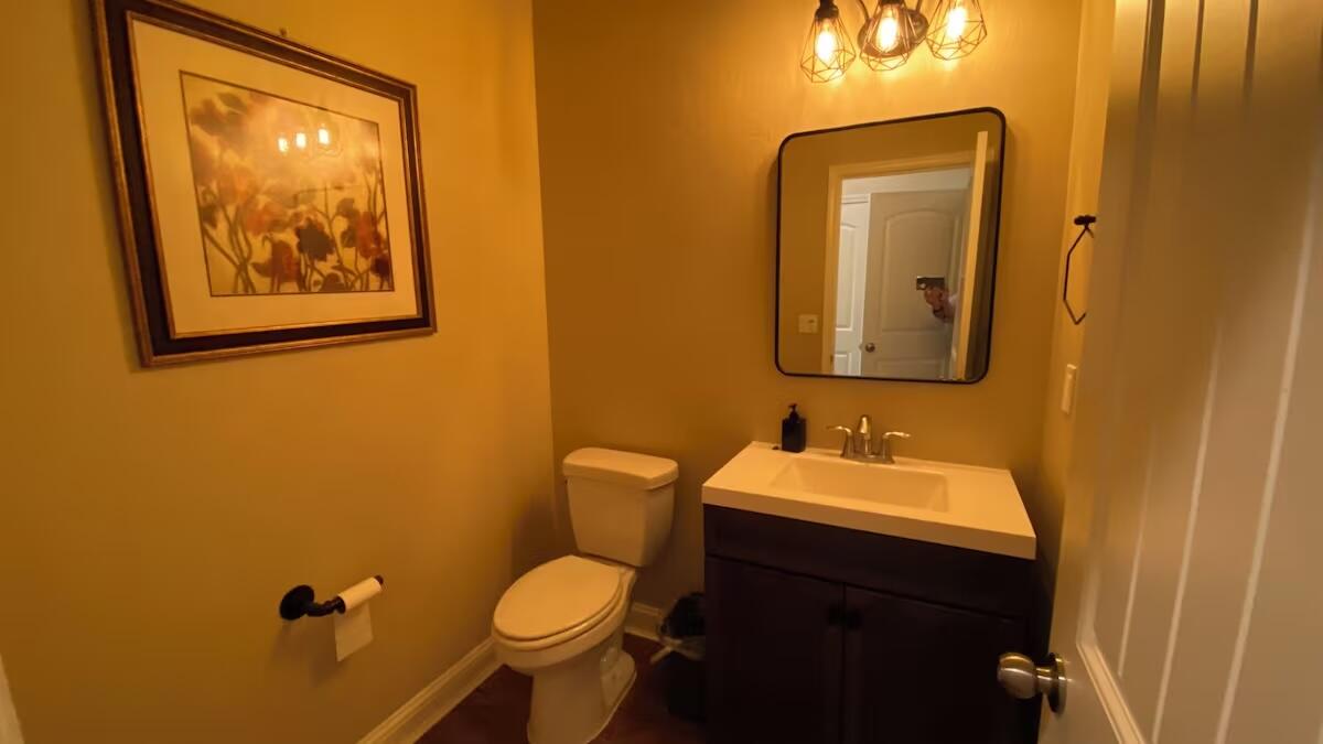 2260 N Shady St, Visalia, CA 93291