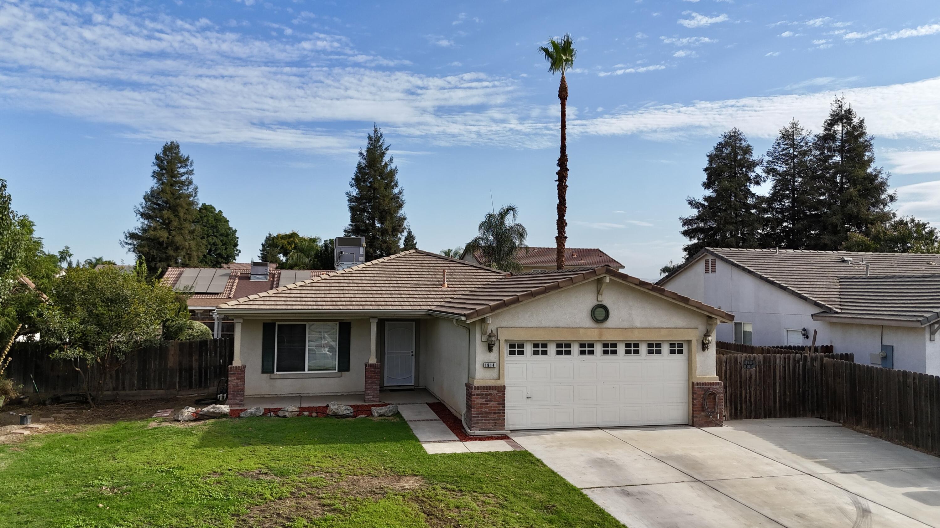 1914 Pioneer Ave, Porterville, CA 93257