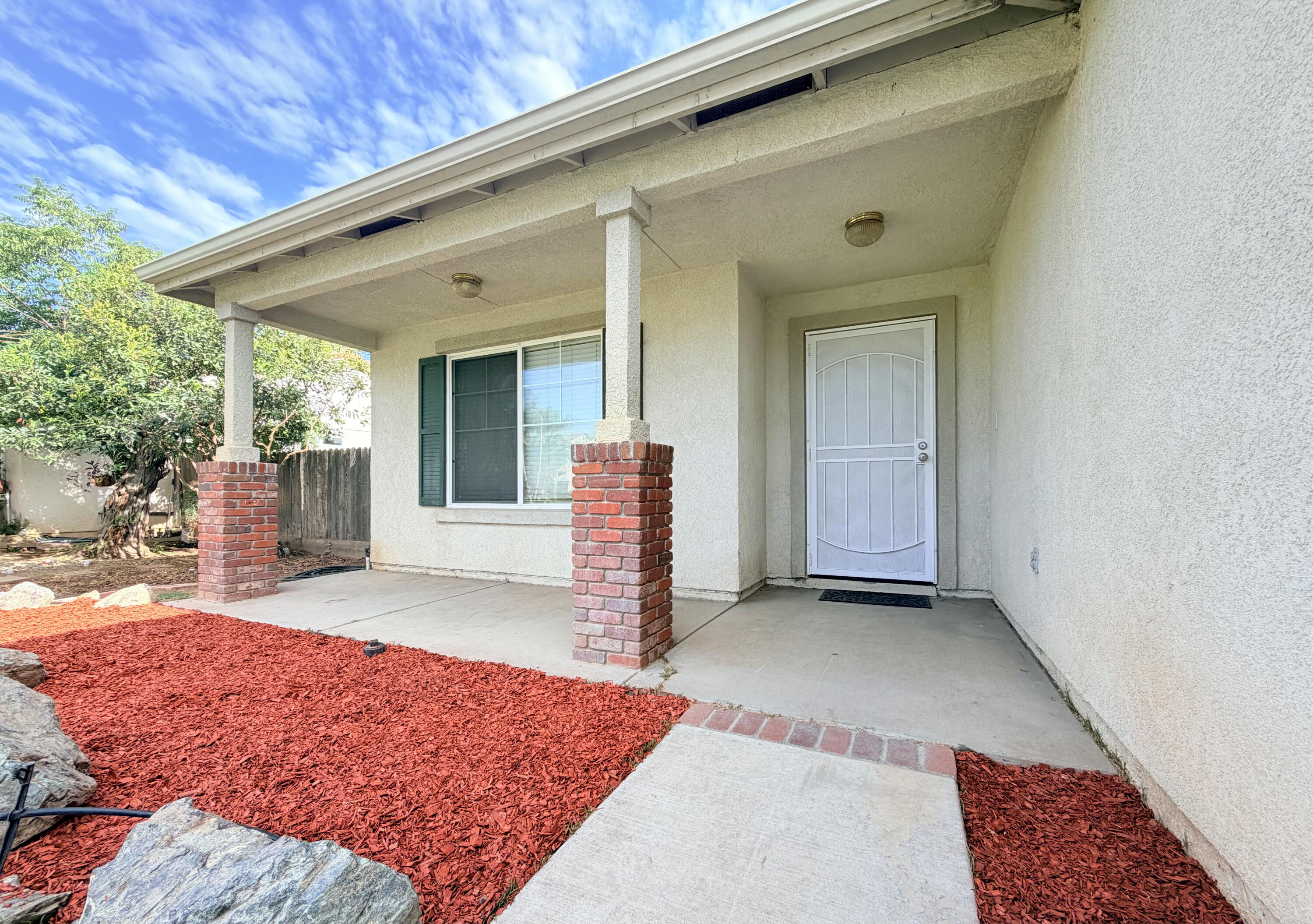1914 Pioneer Ave, Porterville, CA 93257