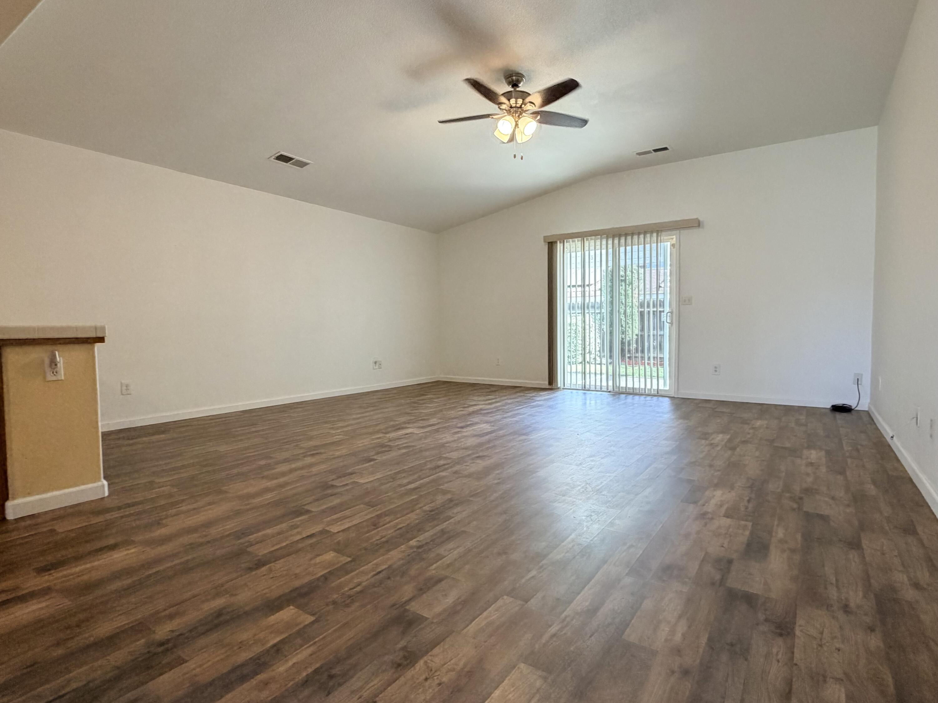 1914 Pioneer Ave, Porterville, CA 93257