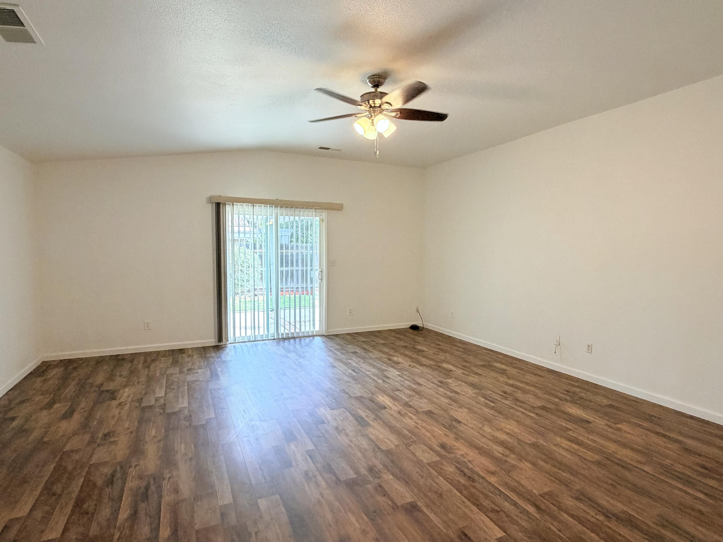 1914 Pioneer Ave, Porterville, CA 93257