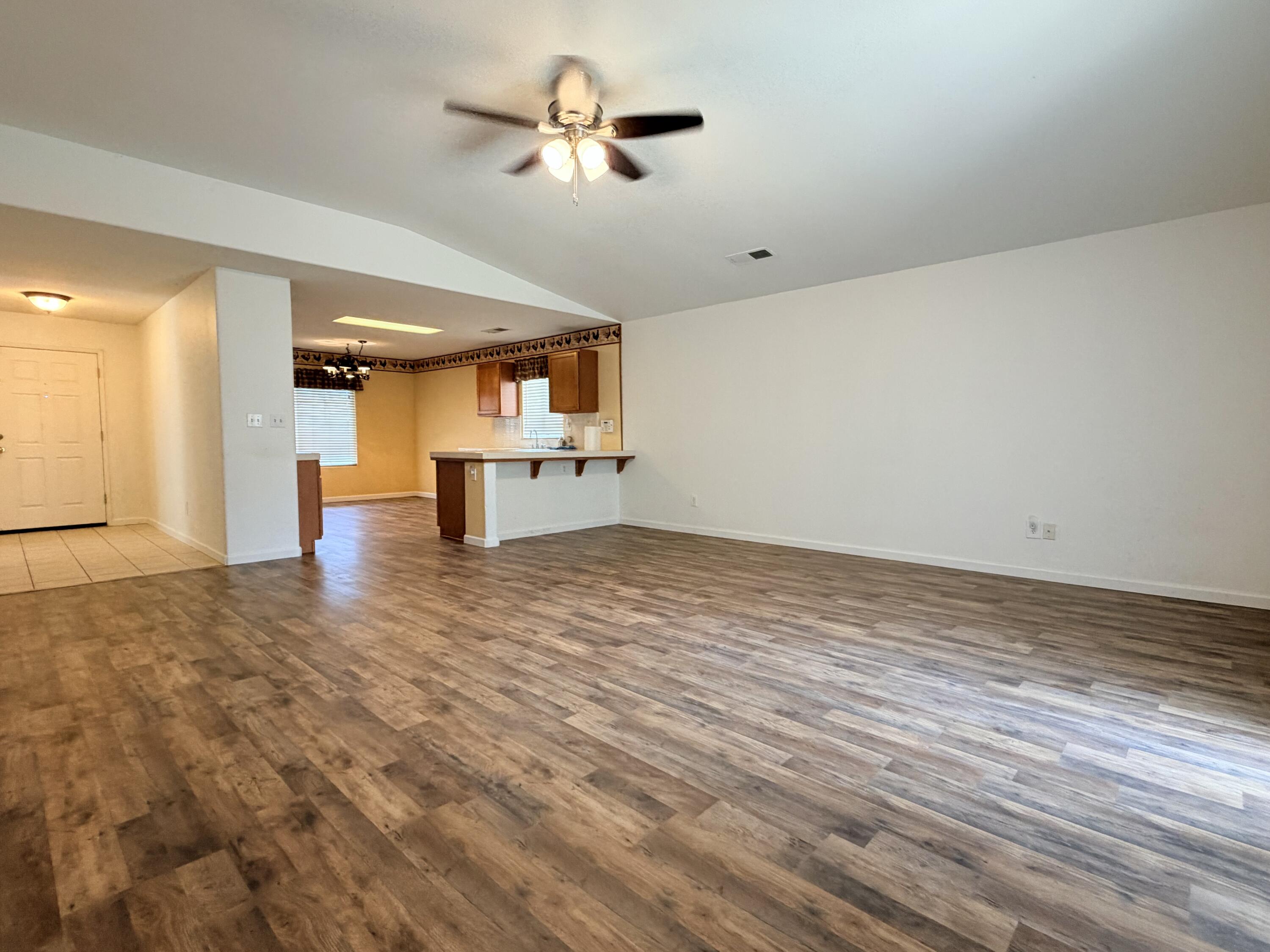 1914 Pioneer Ave, Porterville, CA 93257