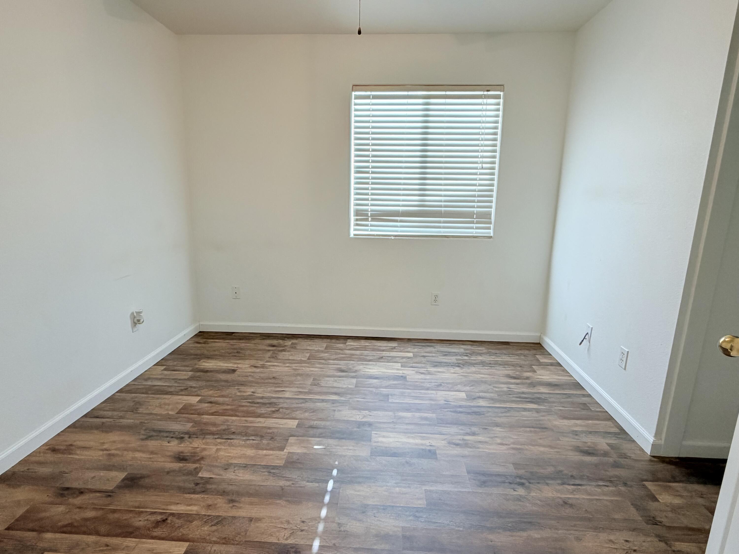 1914 Pioneer Ave, Porterville, CA 93257