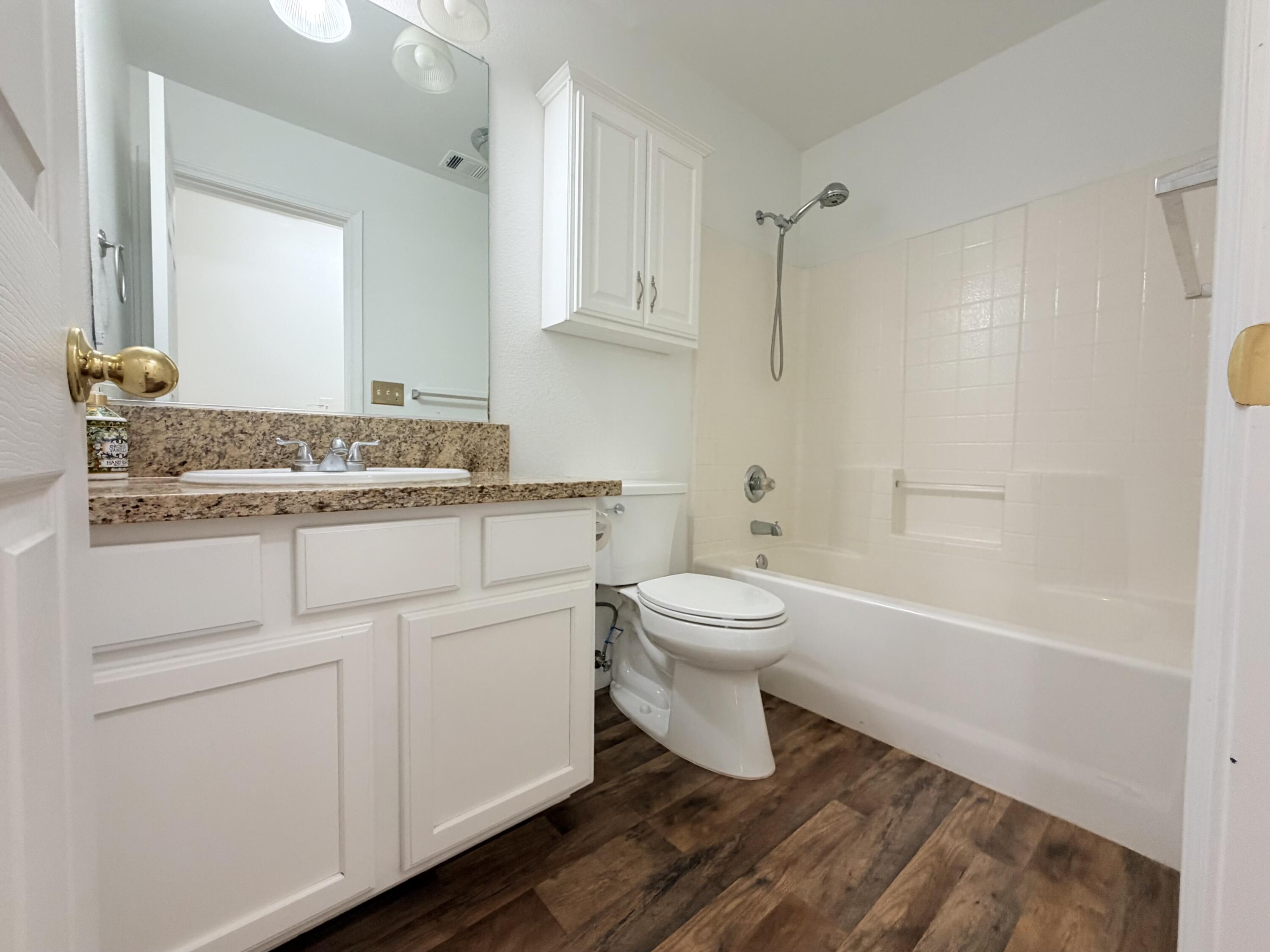 1914 Pioneer Ave, Porterville, CA 93257
