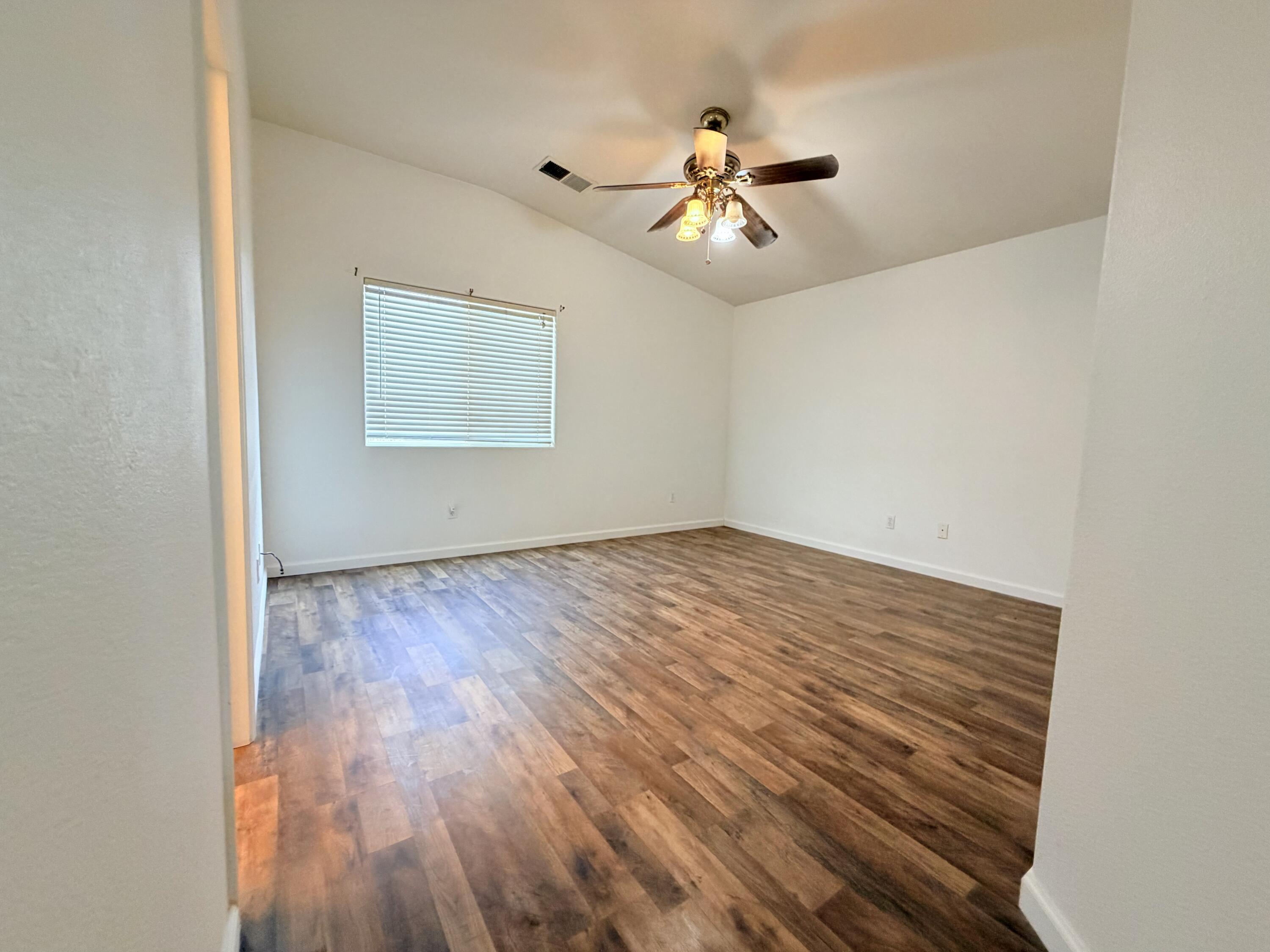 1914 Pioneer Ave, Porterville, CA 93257