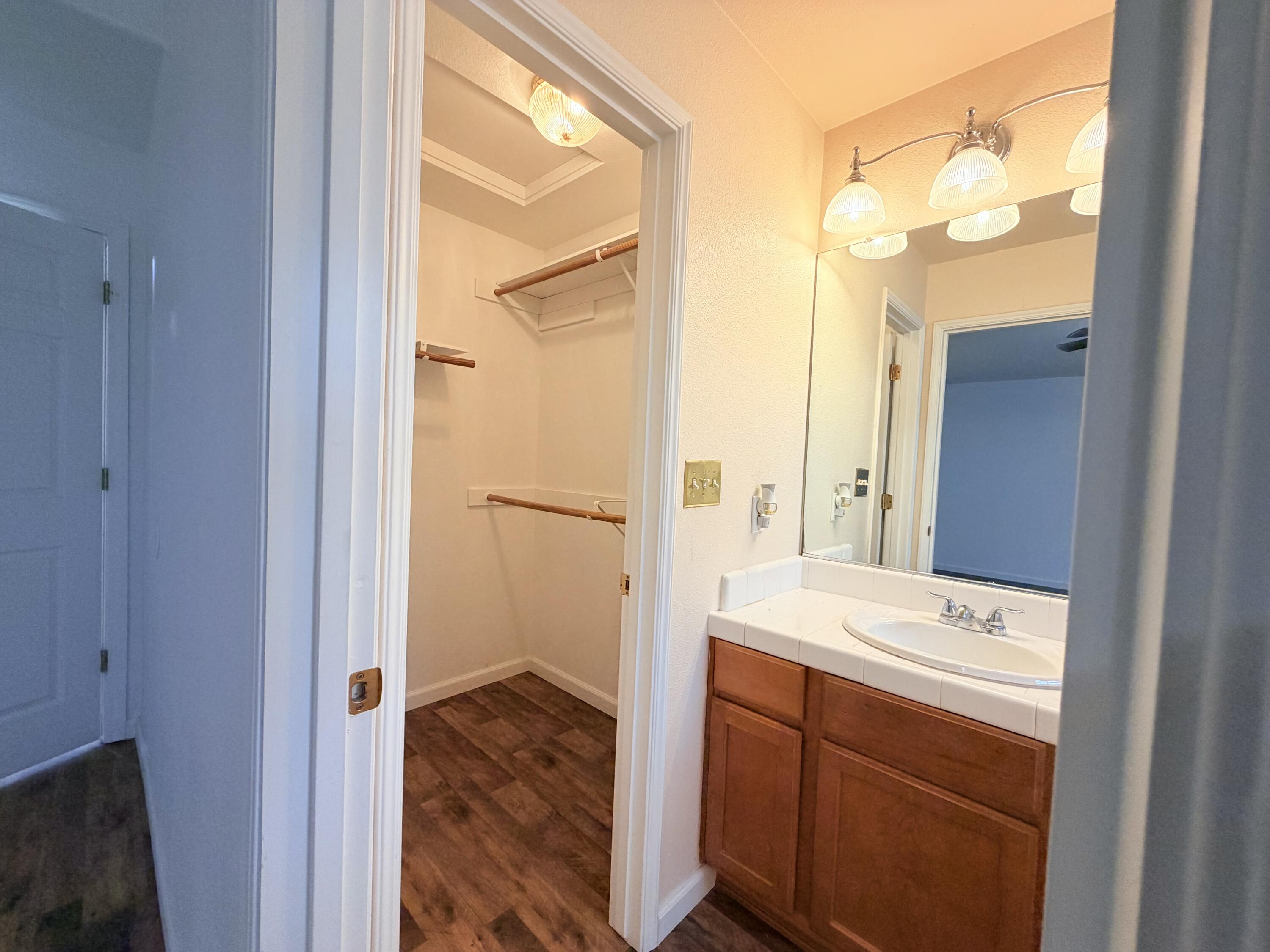 1914 Pioneer Ave, Porterville, CA 93257