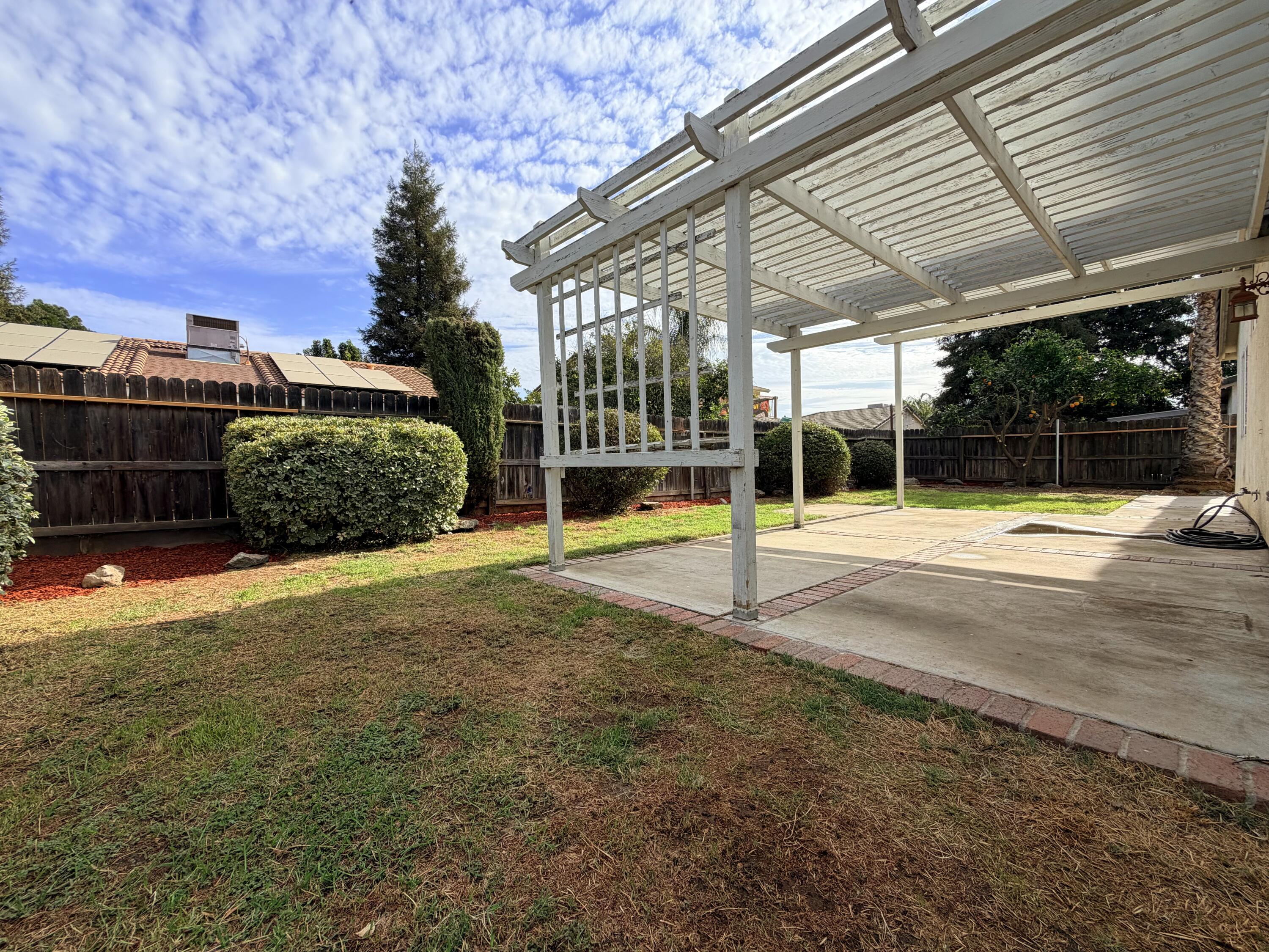 1914 Pioneer Ave, Porterville, CA 93257