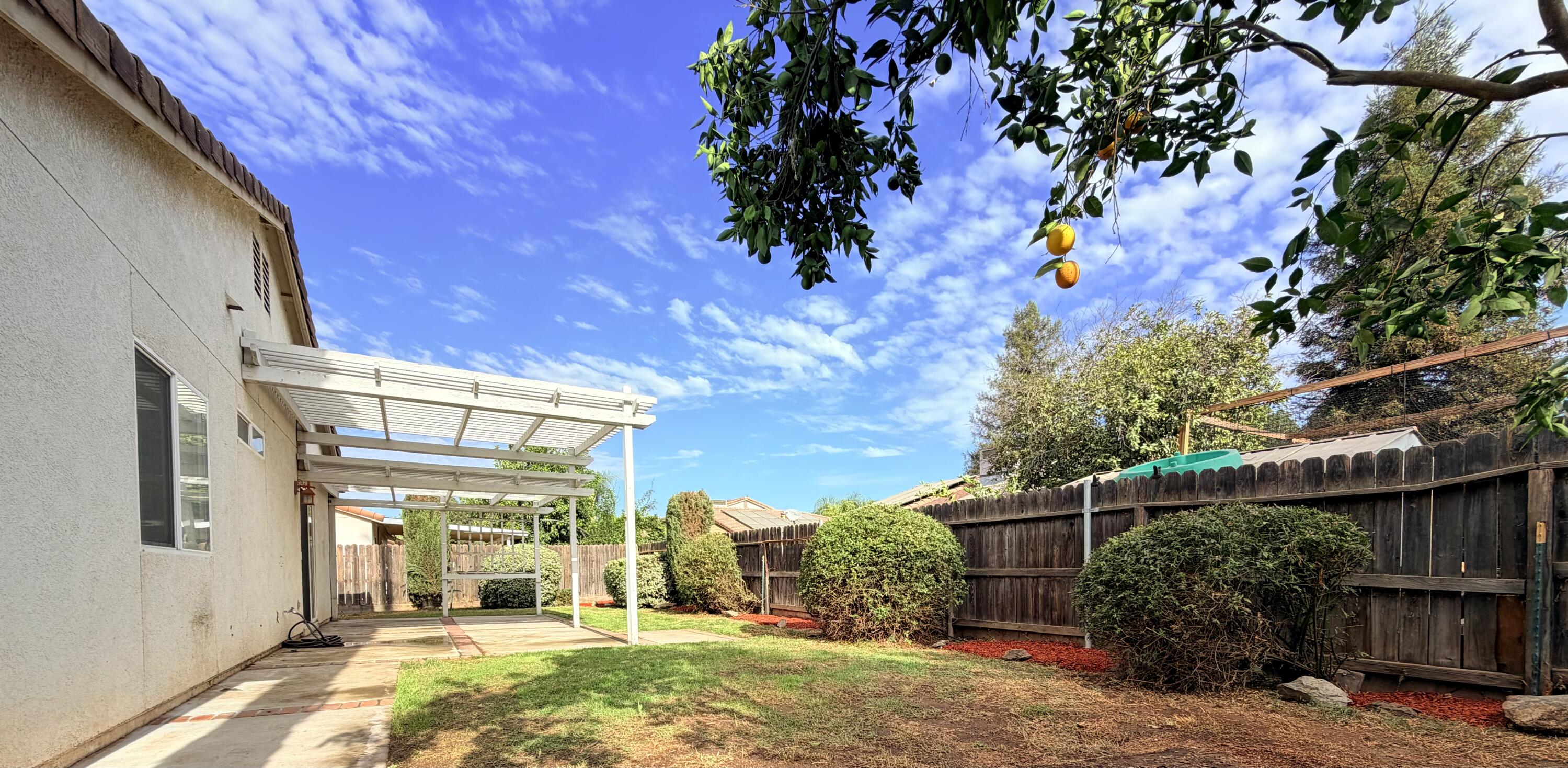 1914 Pioneer Ave, Porterville, CA 93257