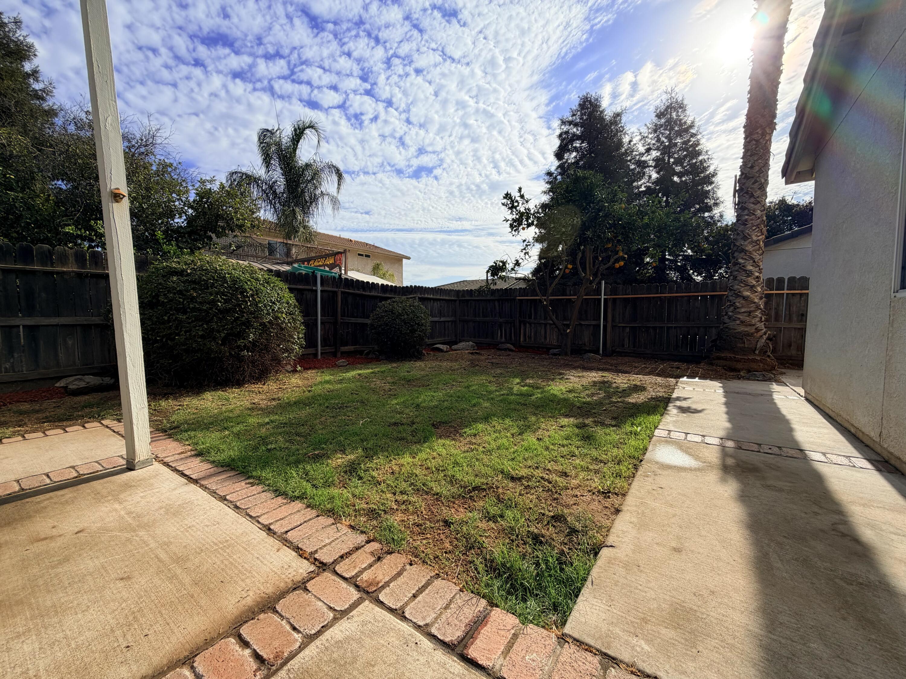 1914 Pioneer Ave, Porterville, CA 93257