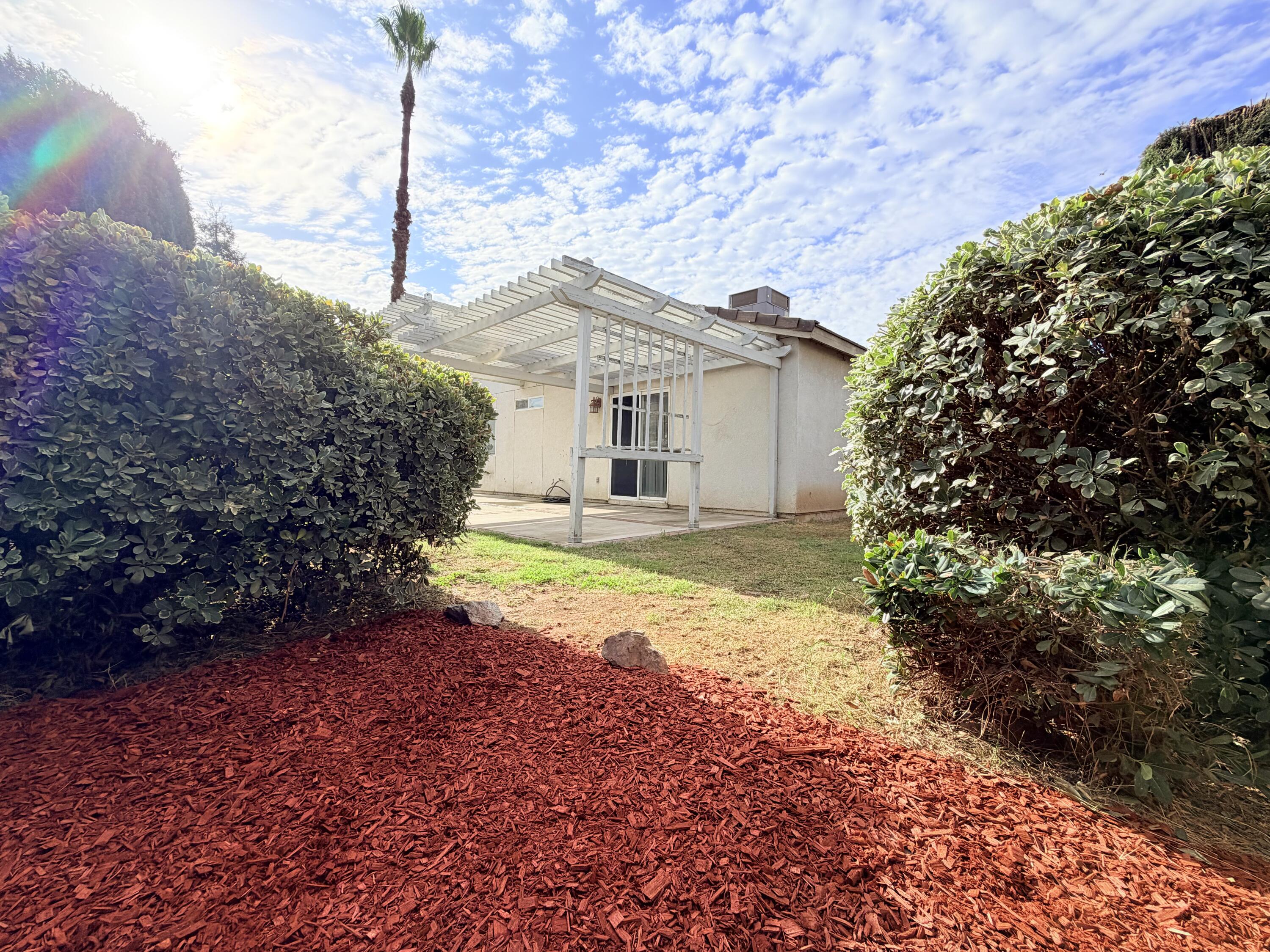1914 Pioneer Ave, Porterville, CA 93257