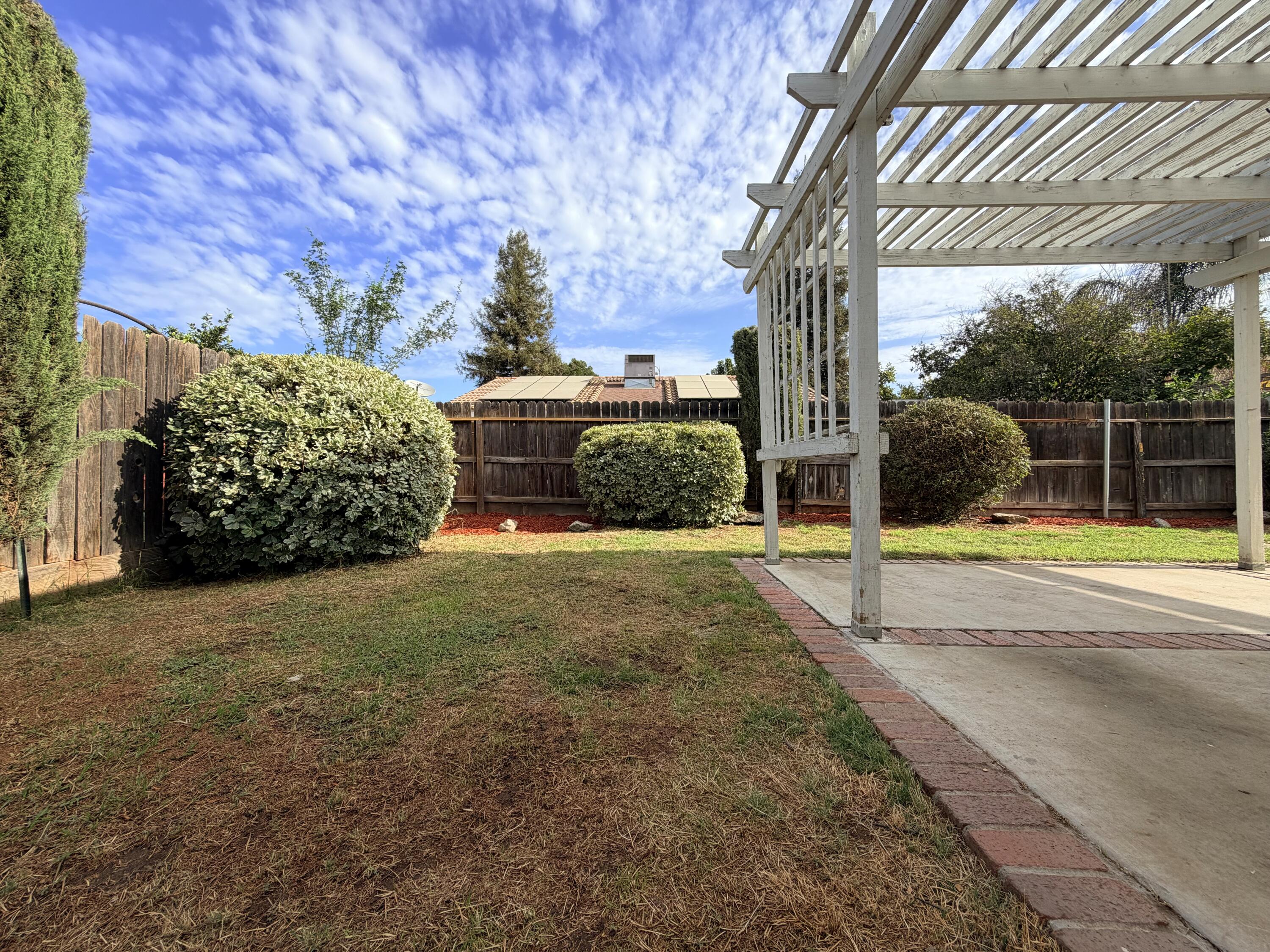 1914 Pioneer Ave, Porterville, CA 93257