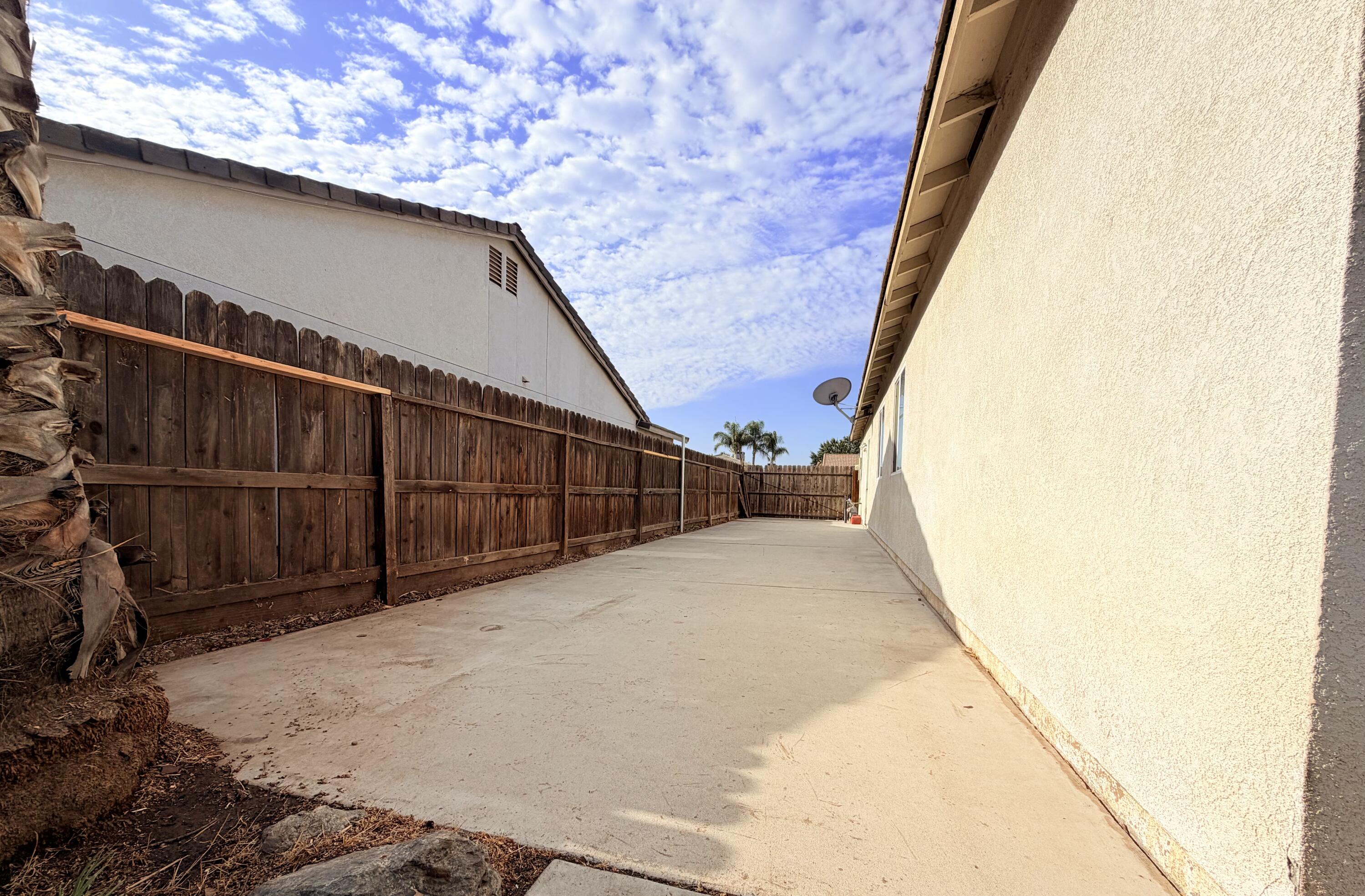 1914 Pioneer Ave, Porterville, CA 93257