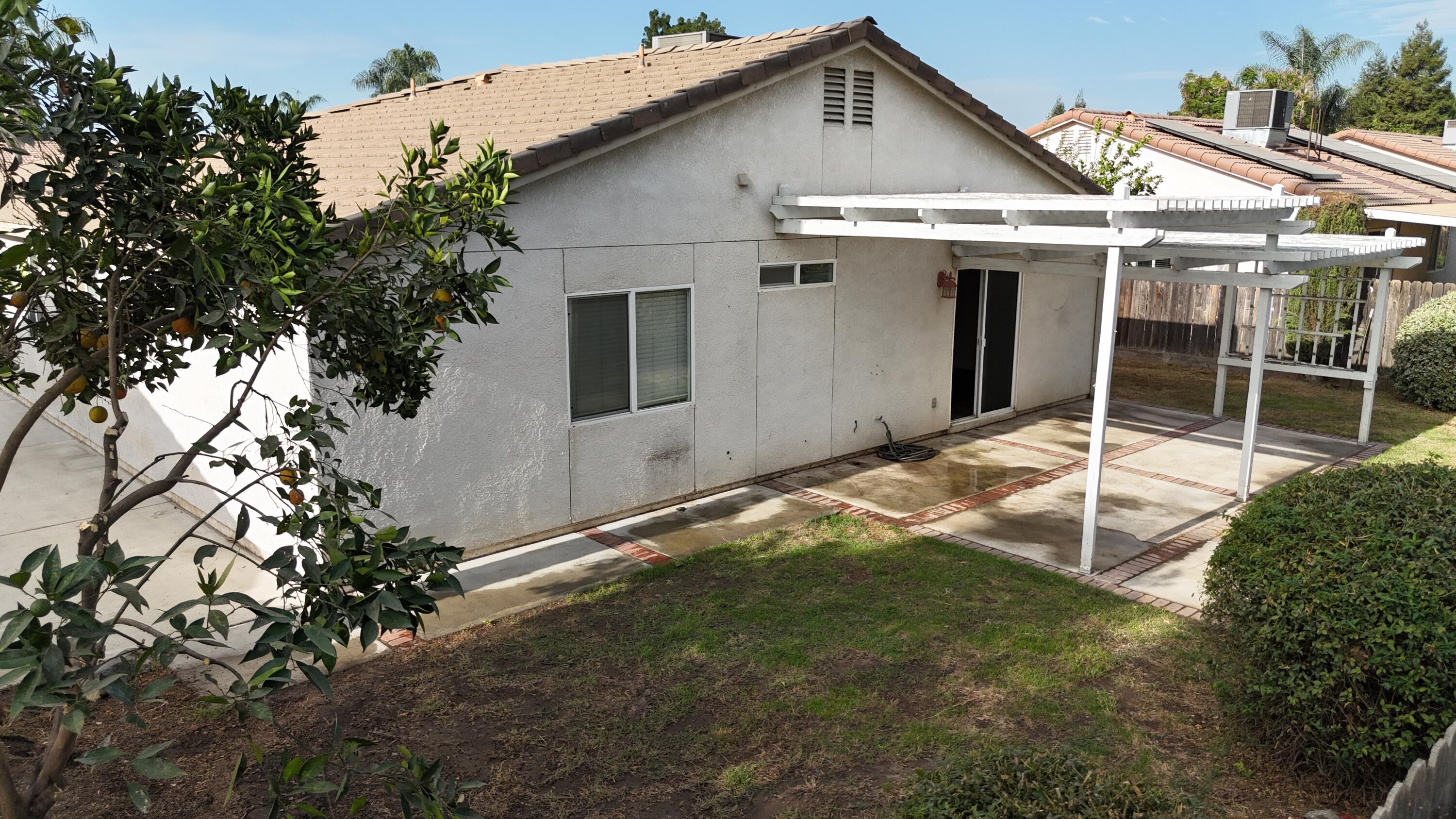 1914 Pioneer Ave, Porterville, CA 93257