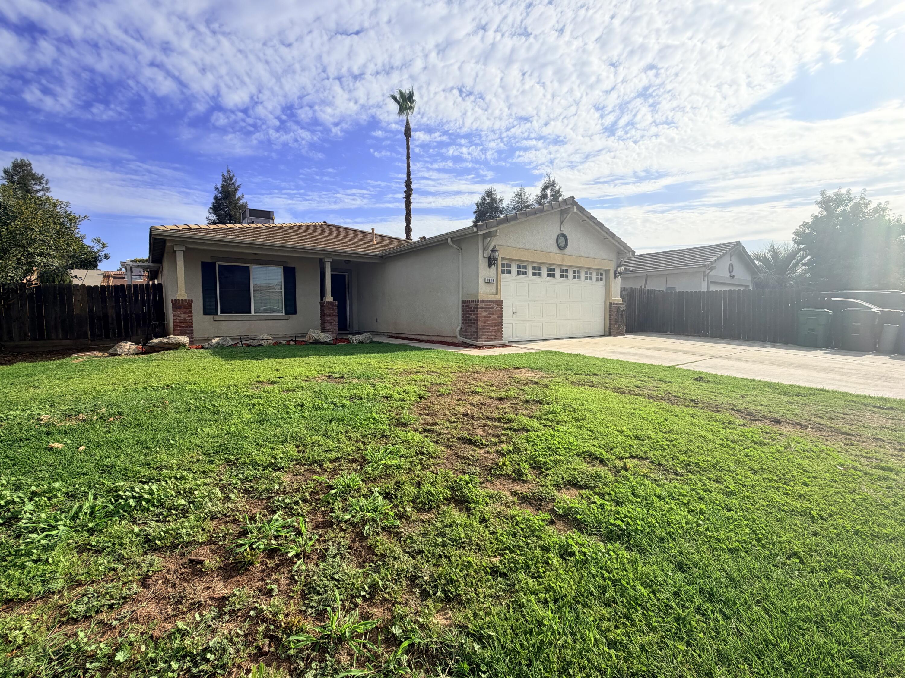 1914 Pioneer Ave, Porterville, CA 93257