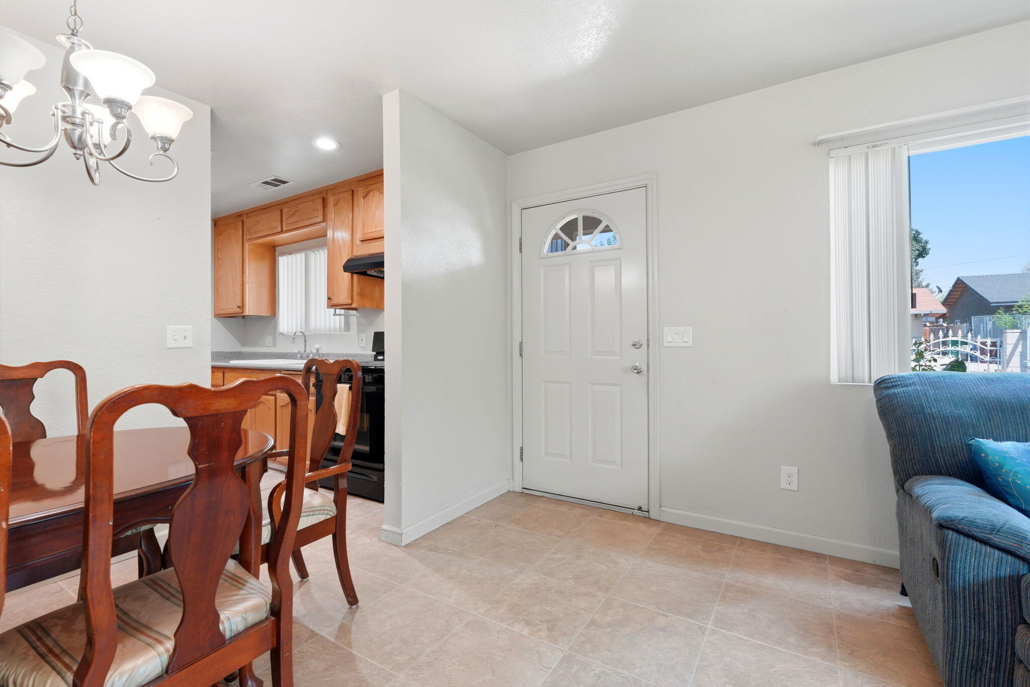 769 N Pine St, Woodlake, CA 93286