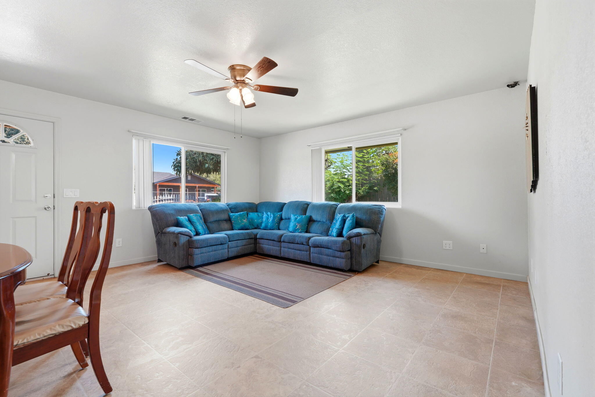 769 N Pine St, Woodlake, CA 93286