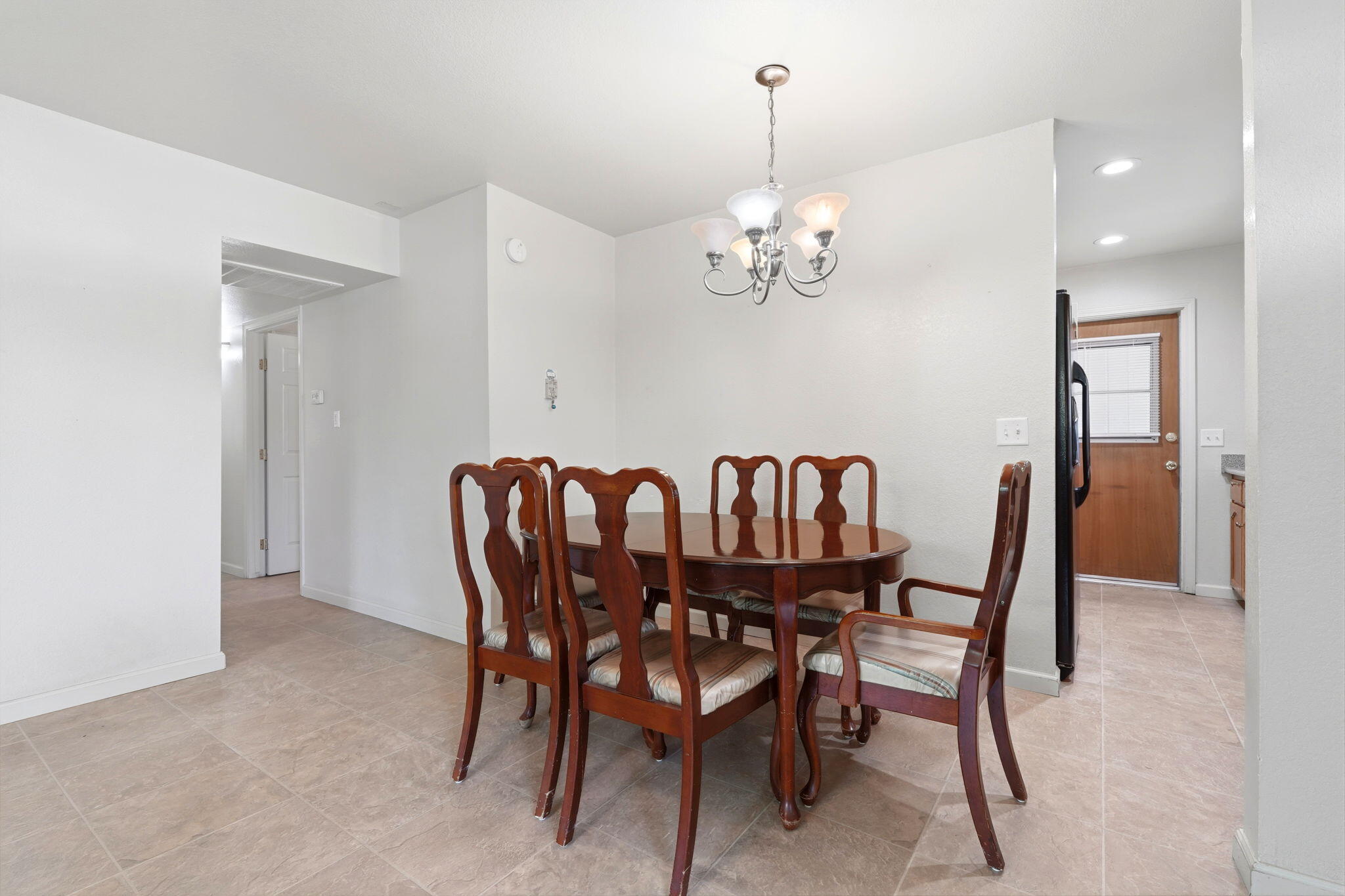 769 N Pine St, Woodlake, CA 93286