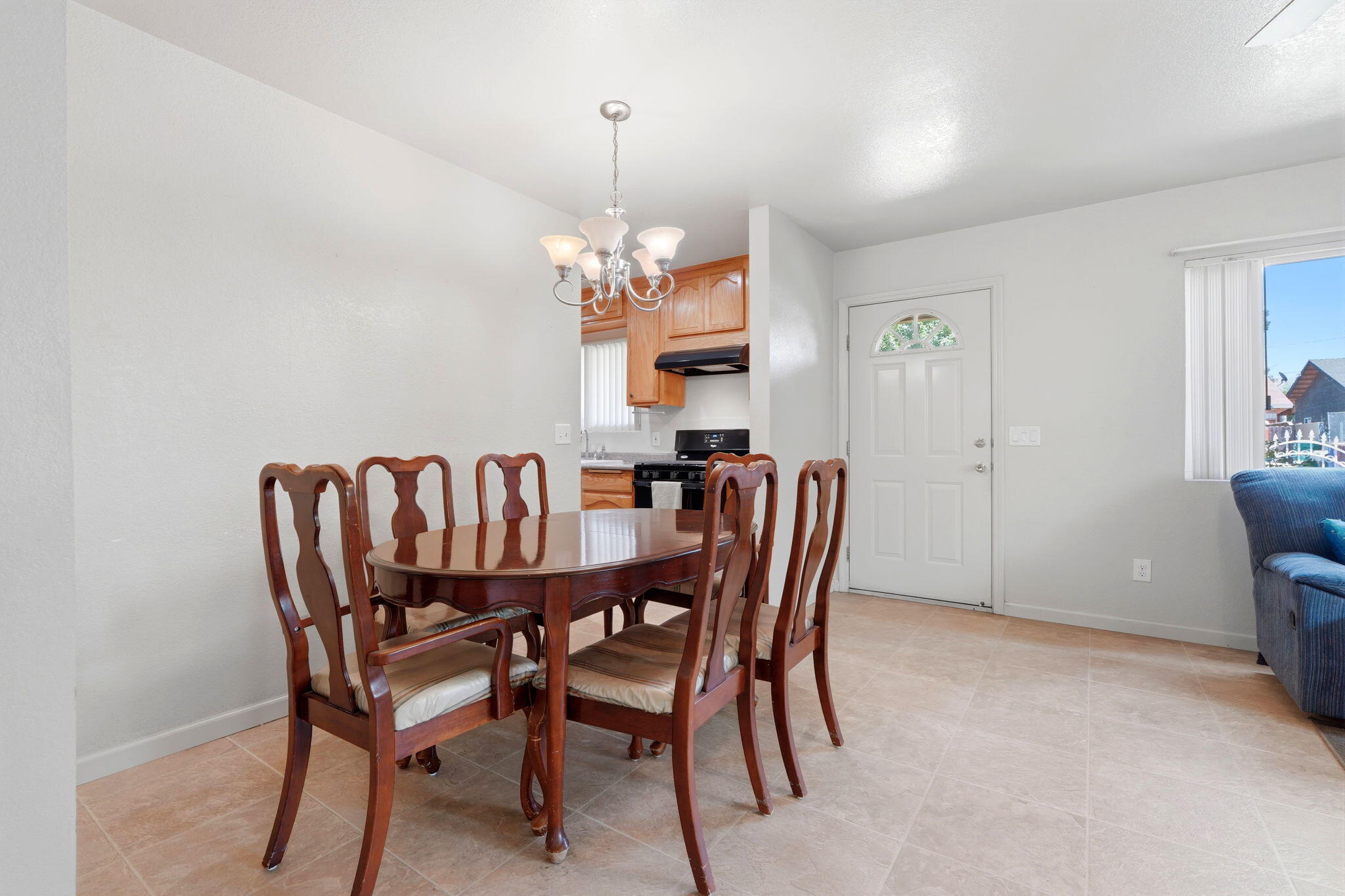 769 N Pine St, Woodlake, CA 93286