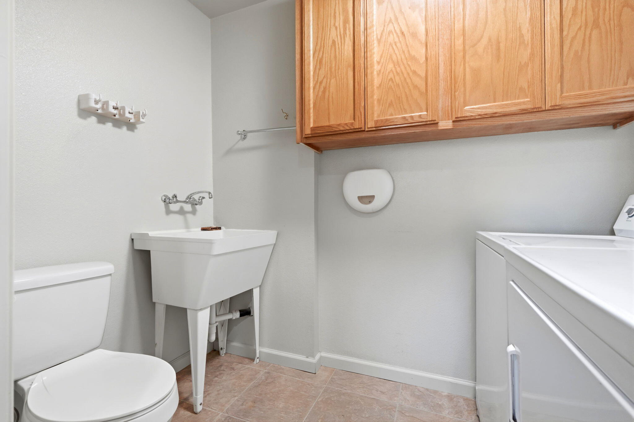769 N Pine St, Woodlake, CA 93286