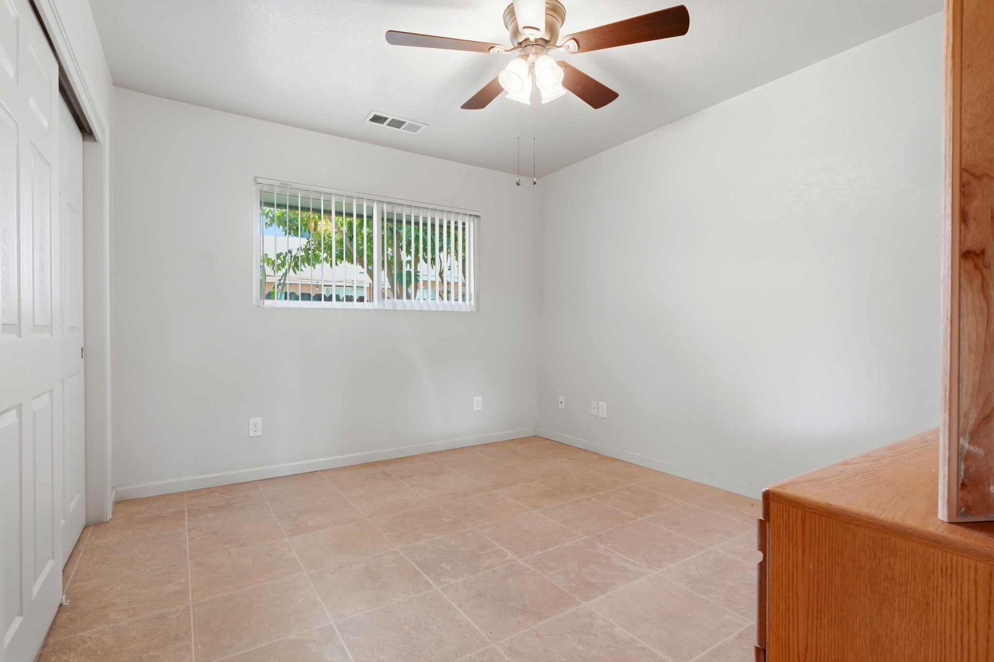769 N Pine St, Woodlake, CA 93286