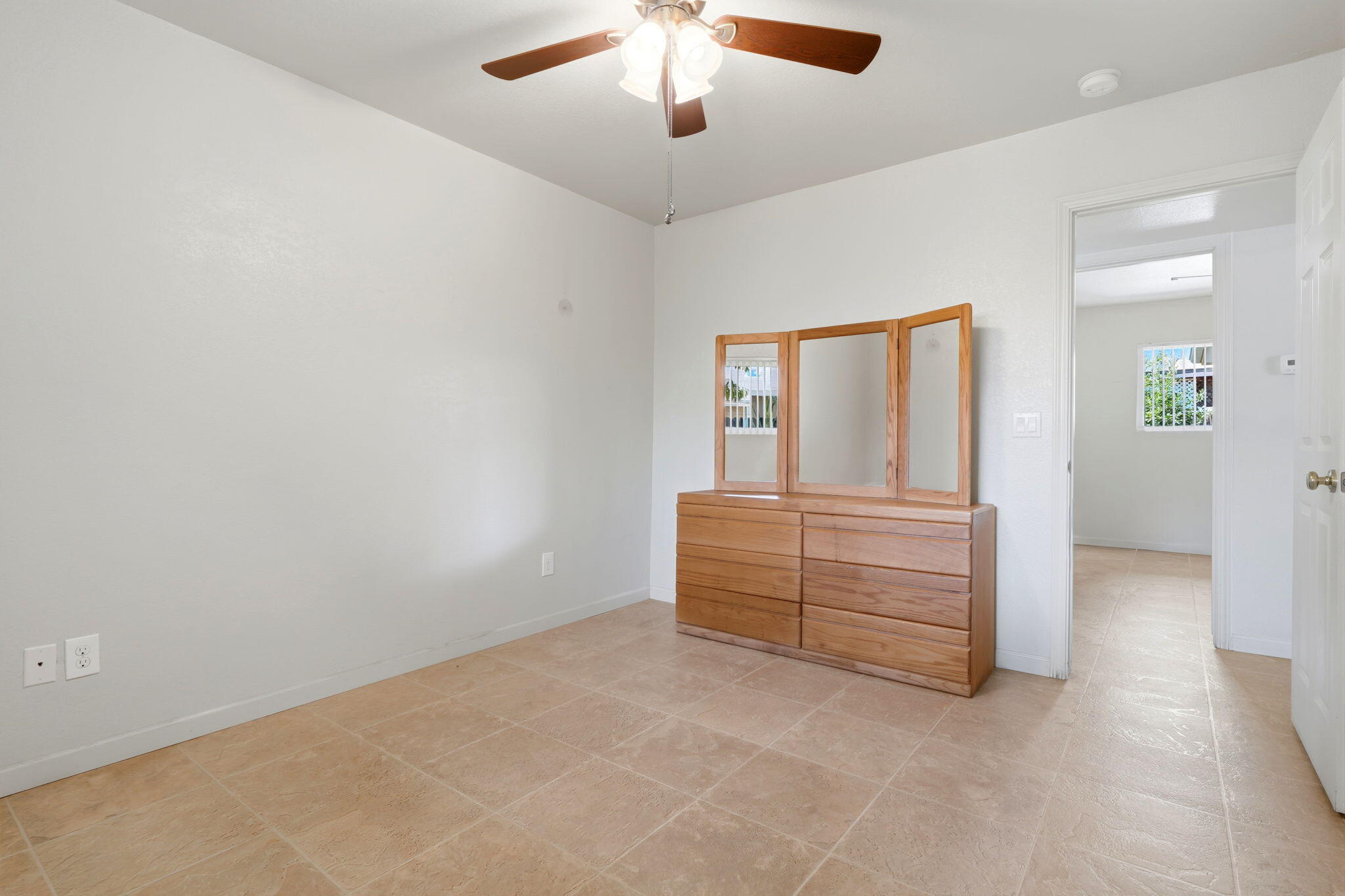 769 N Pine St, Woodlake, CA 93286