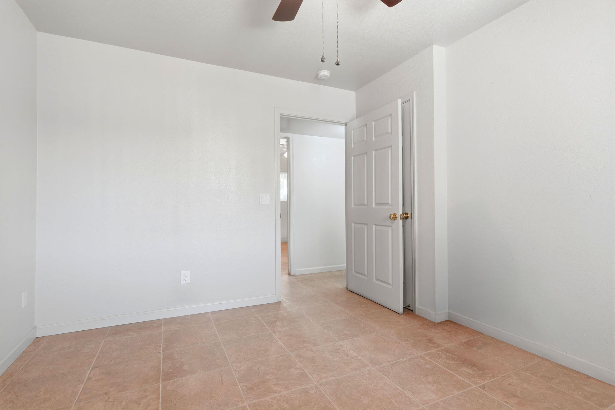 769 N Pine St, Woodlake, CA 93286
