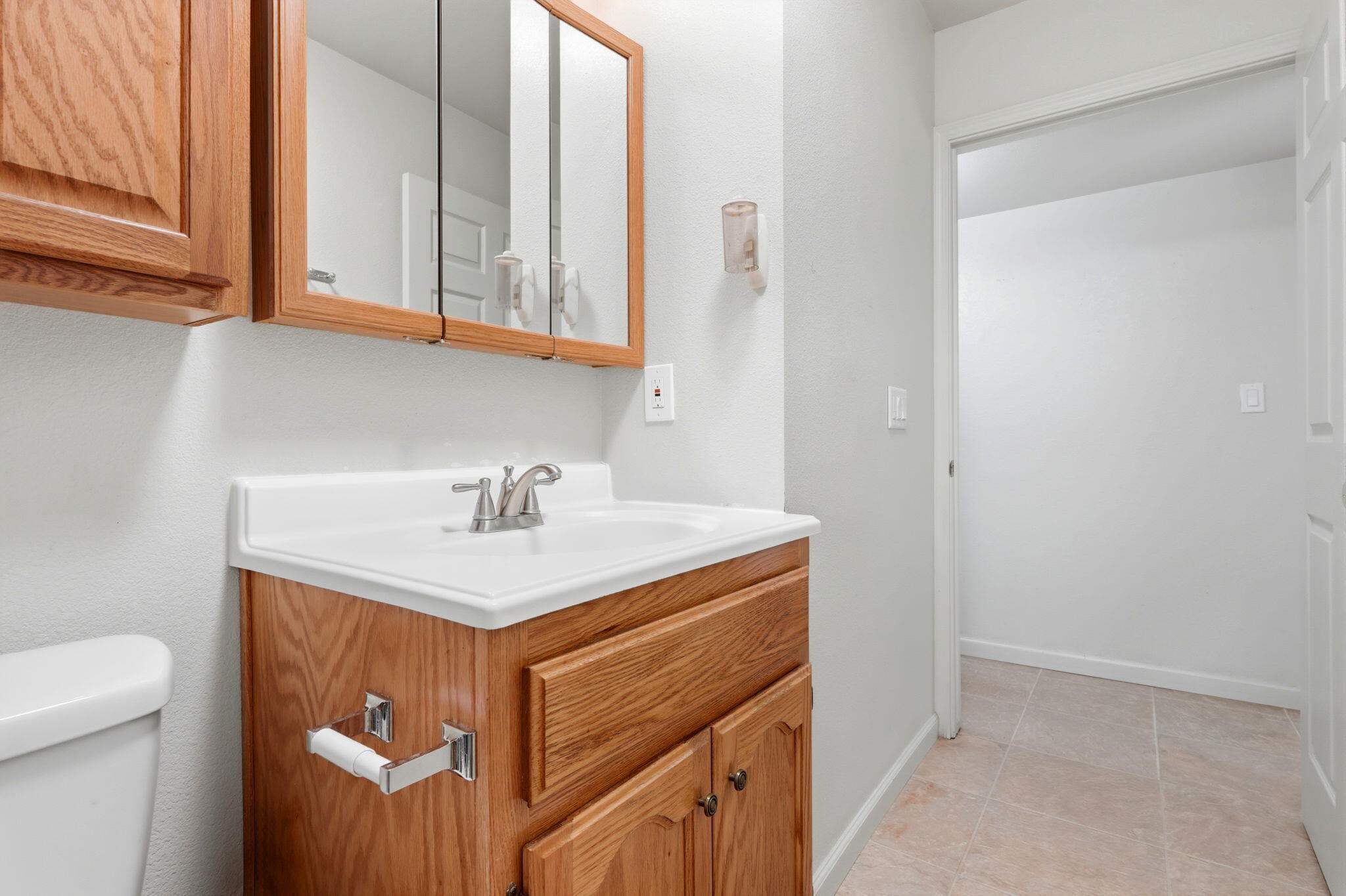 769 N Pine St, Woodlake, CA 93286