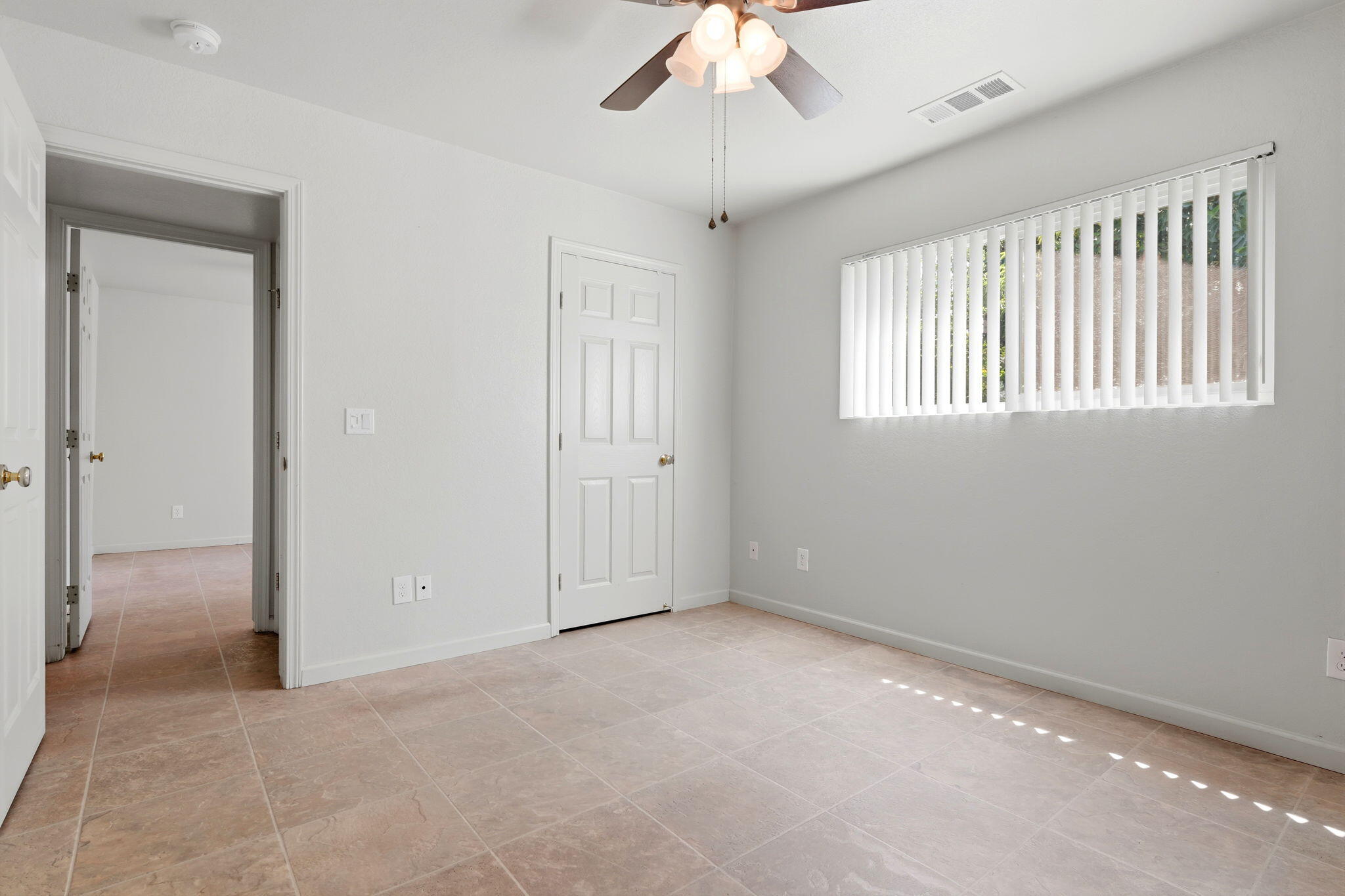 769 N Pine St, Woodlake, CA 93286
