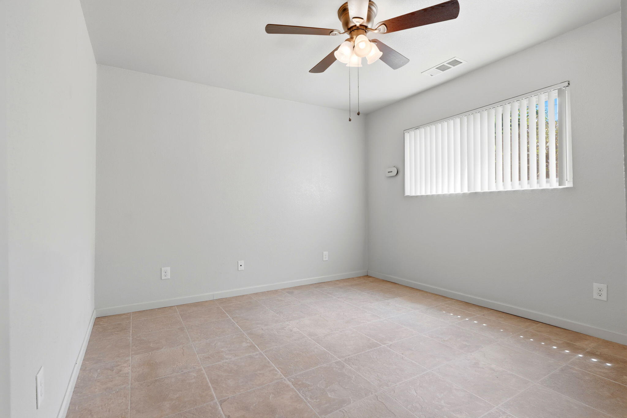 769 N Pine St, Woodlake, CA 93286