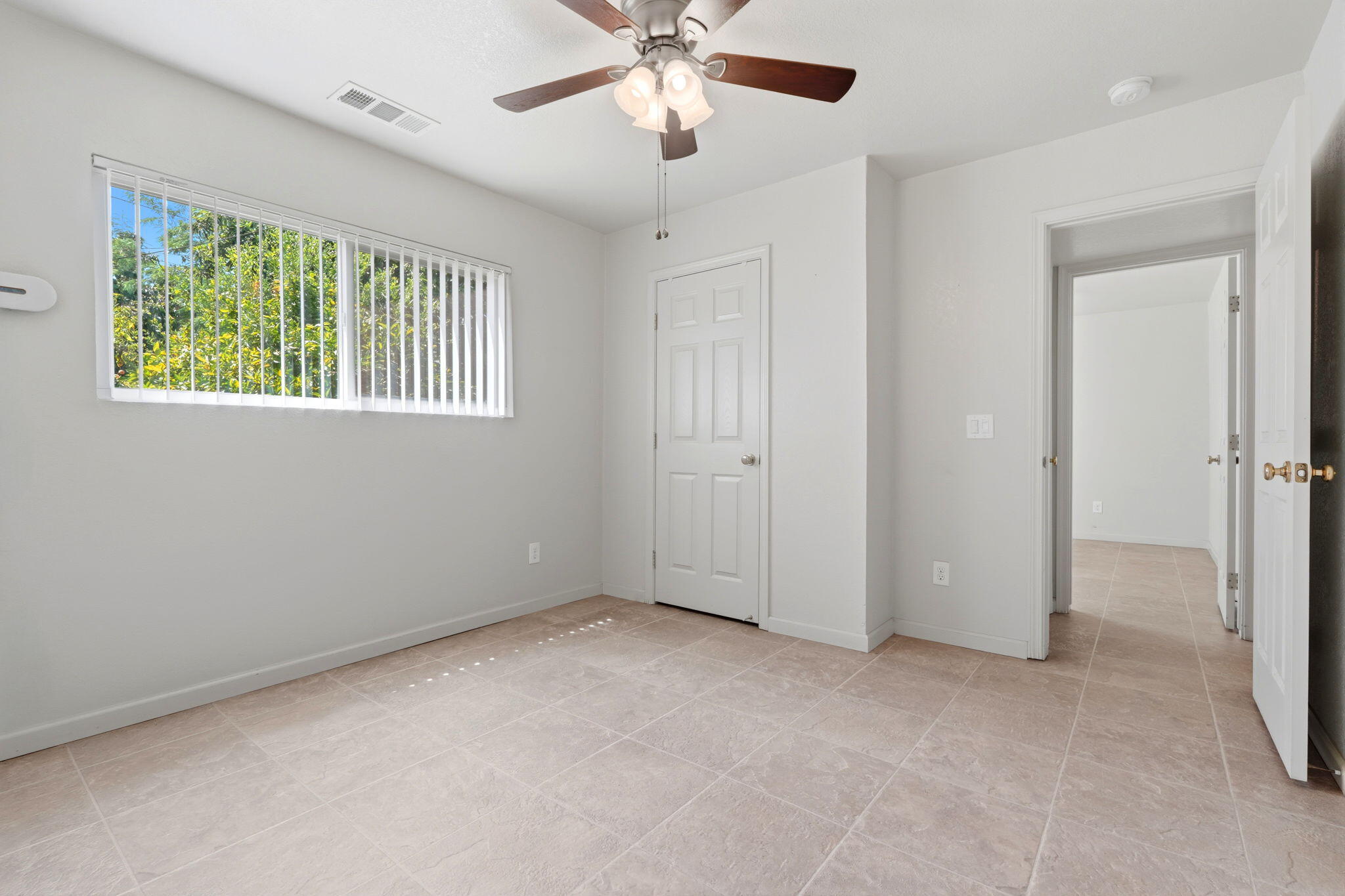 769 N Pine St, Woodlake, CA 93286
