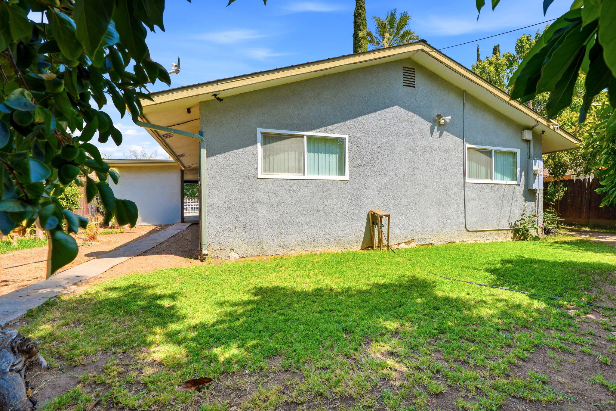 769 N Pine St, Woodlake, CA 93286