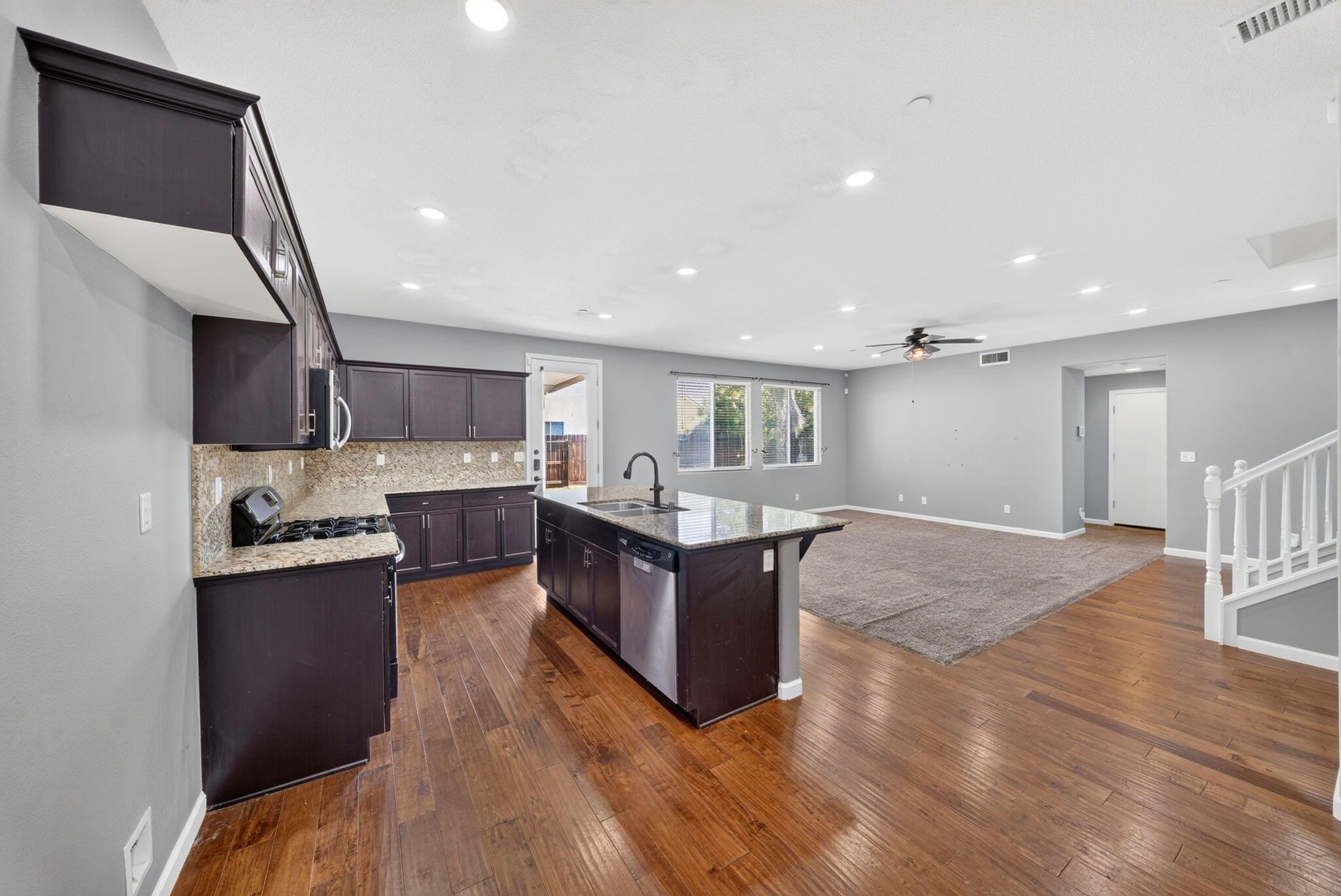 650 Firenze St, Lemoore, CA 93245