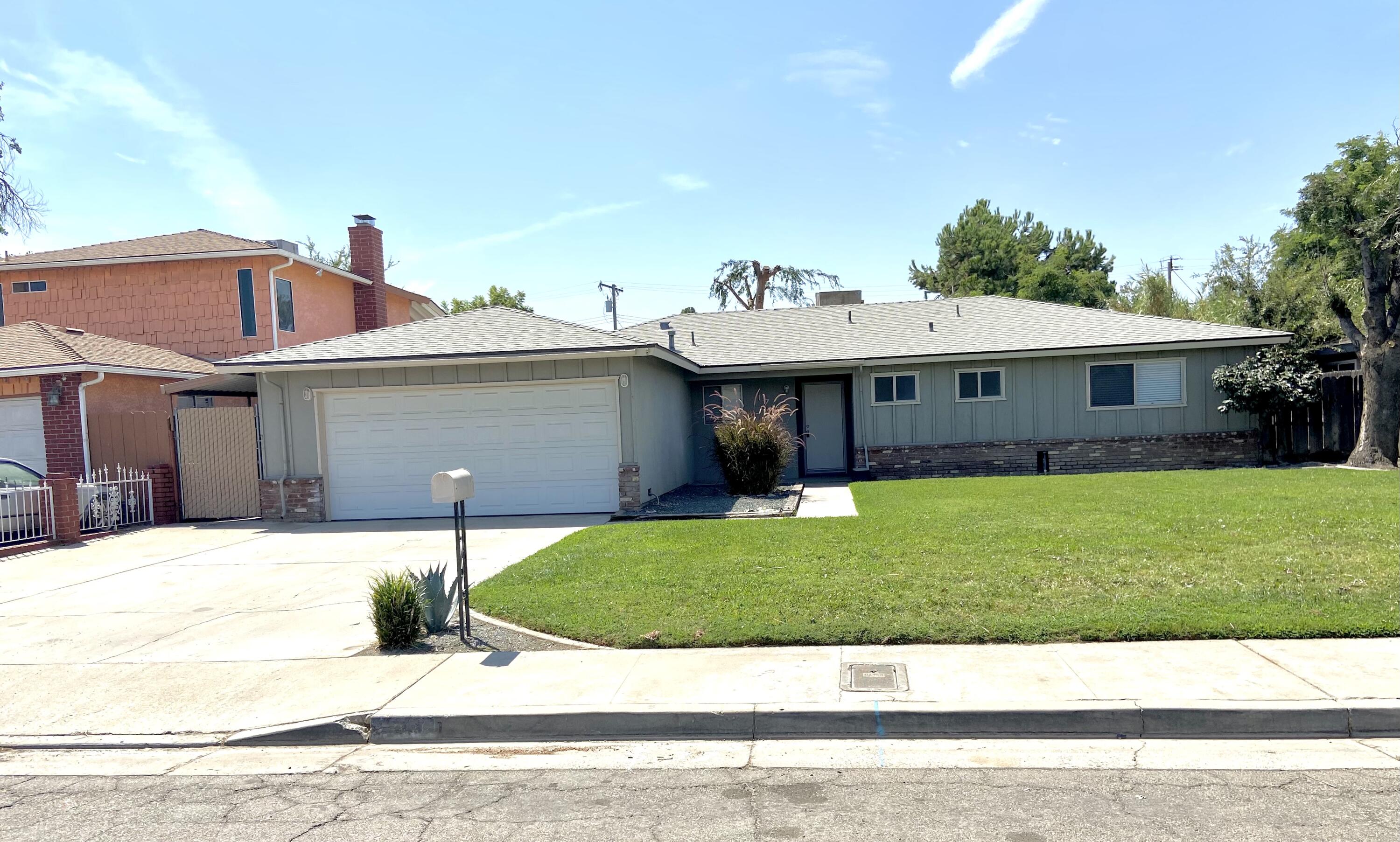 1711 W Kanai Ave, Porterville, CA 93257