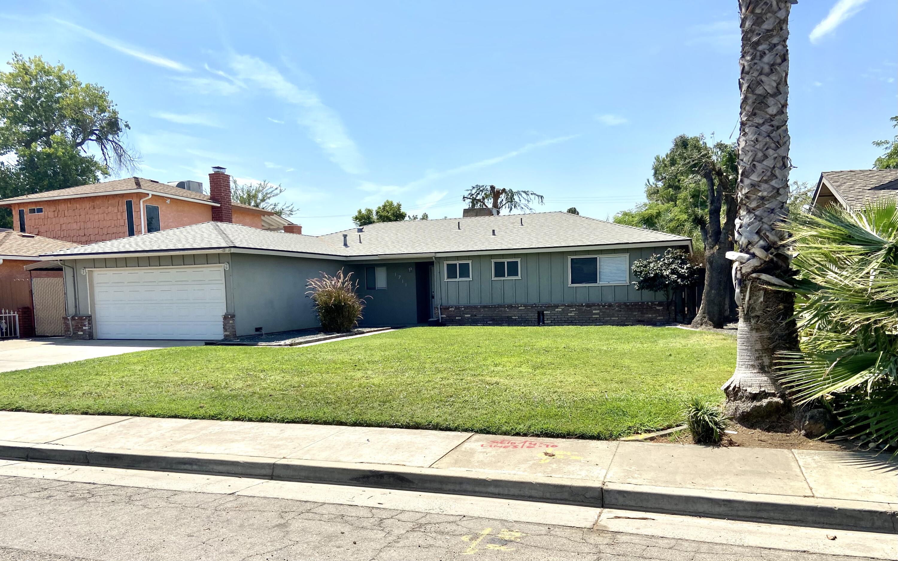 1711 W Kanai Ave, Porterville, CA 93257