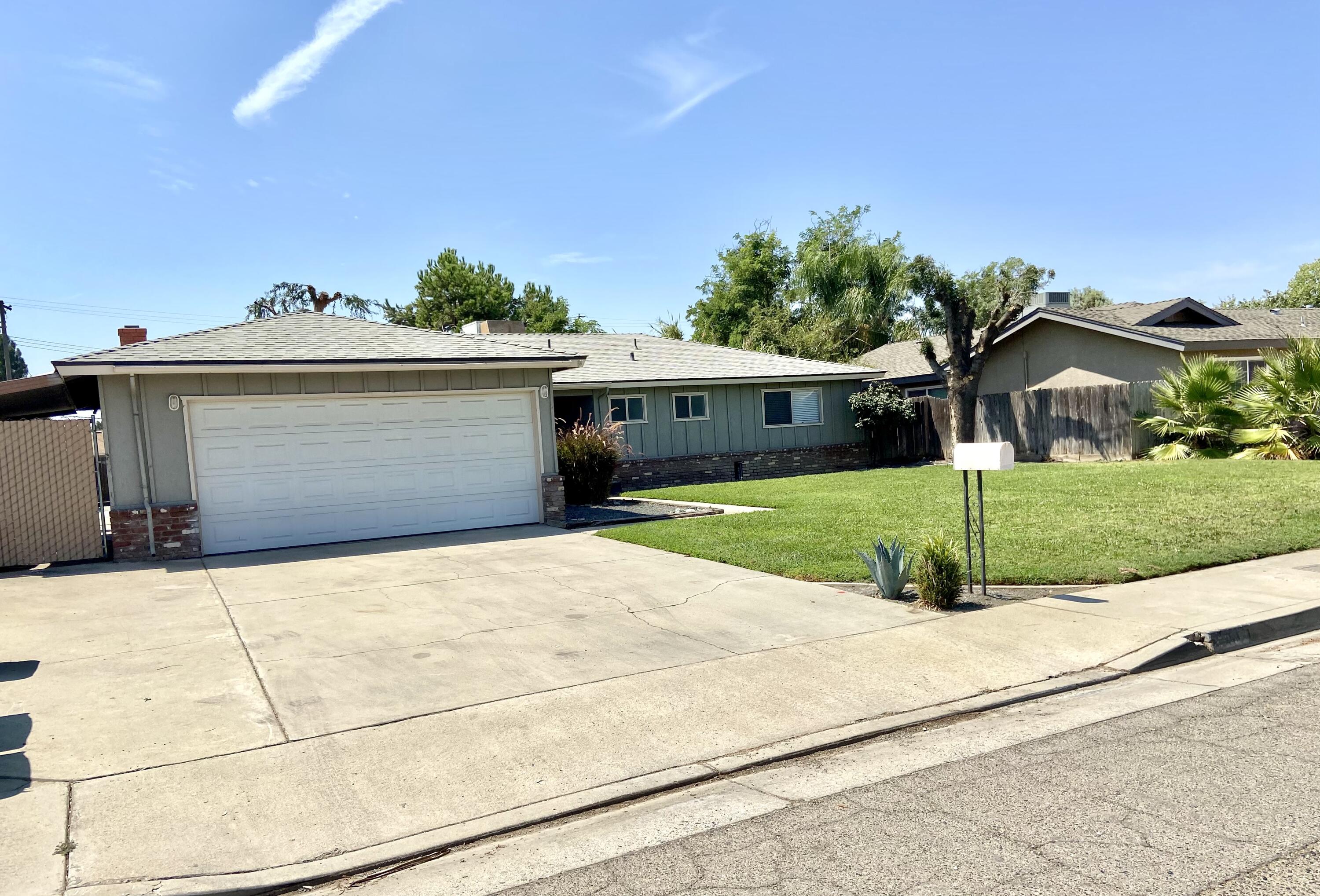 1711 W Kanai Ave, Porterville, CA 93257