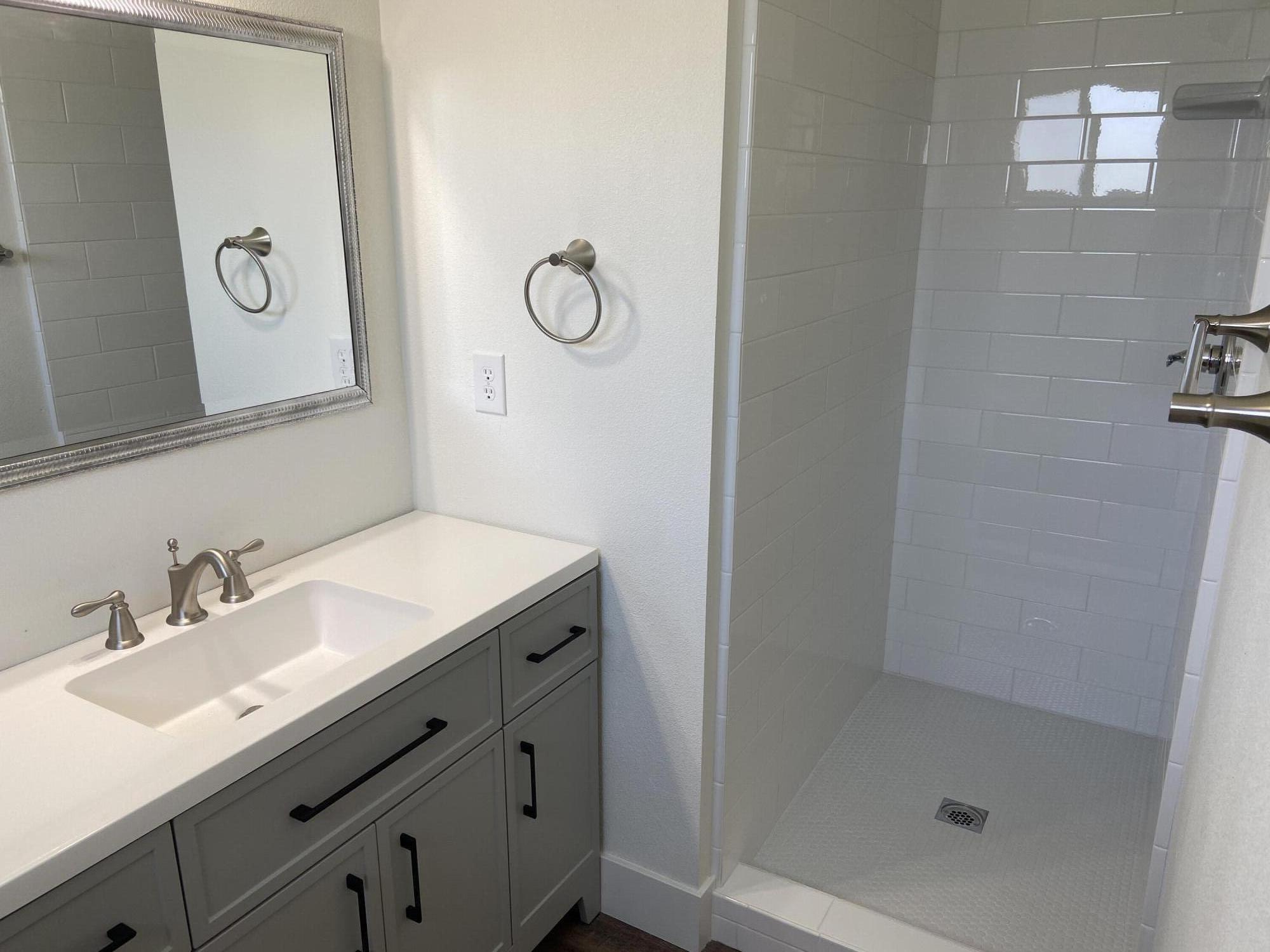 1711 W Kanai Ave, Porterville, CA 93257