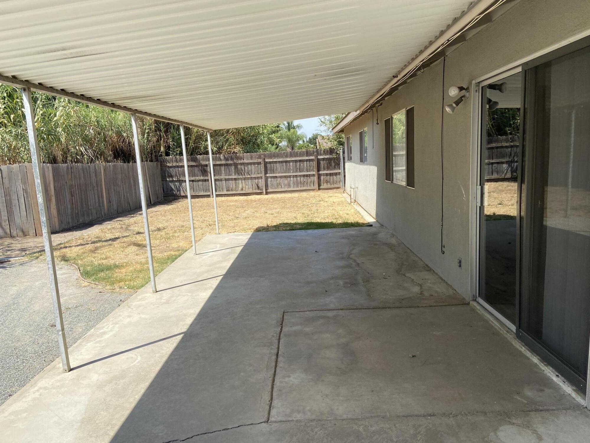 1711 W Kanai Ave, Porterville, CA 93257